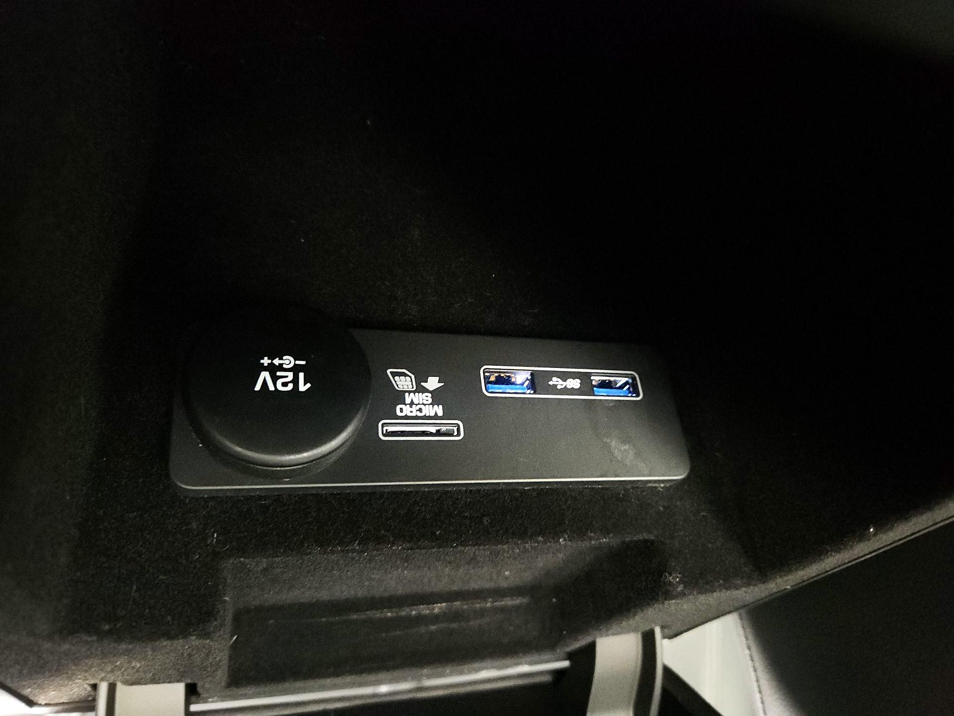 Thumbnail: 2019 Jaguar XE - 19