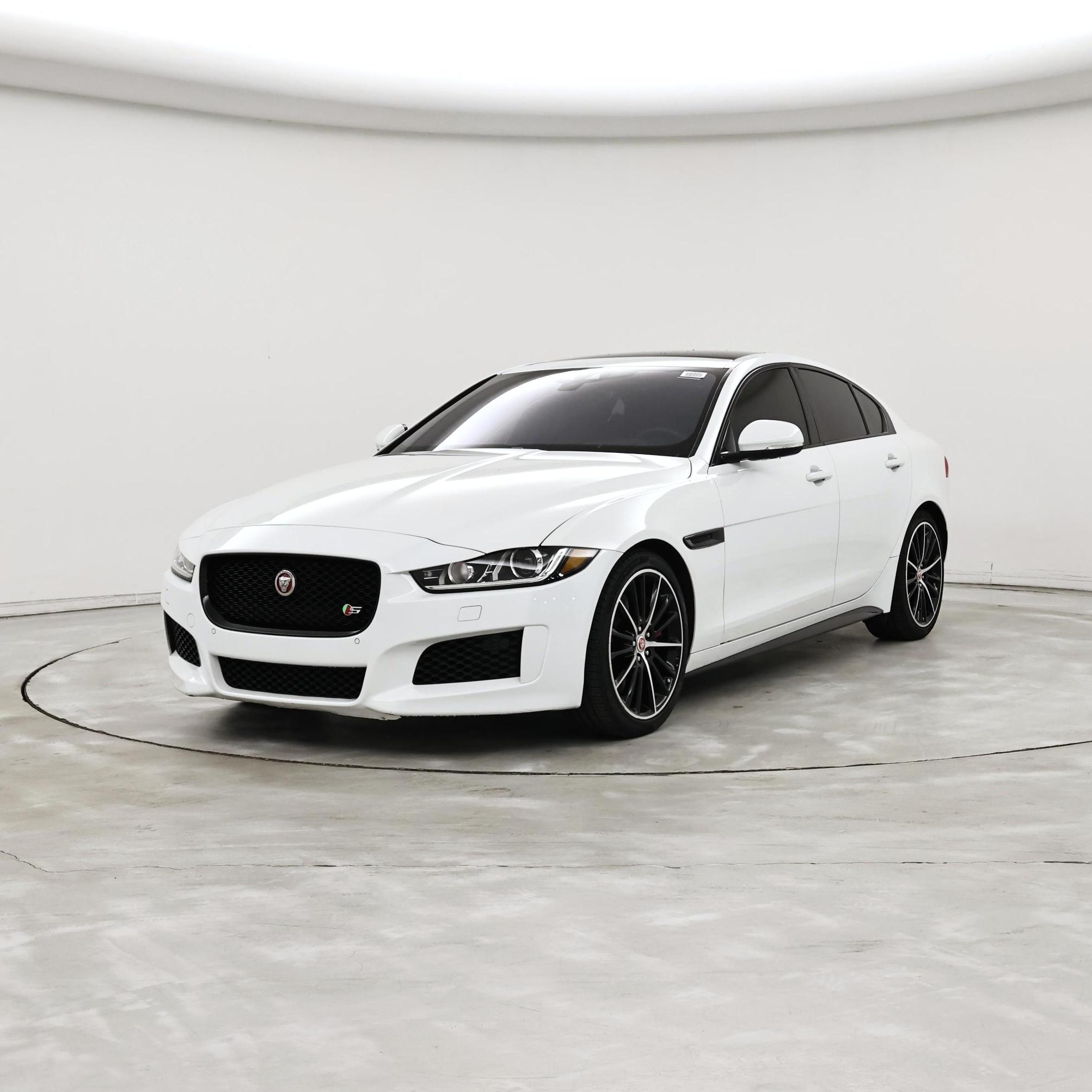 Thumbnail: 2019 Jaguar XE - 4