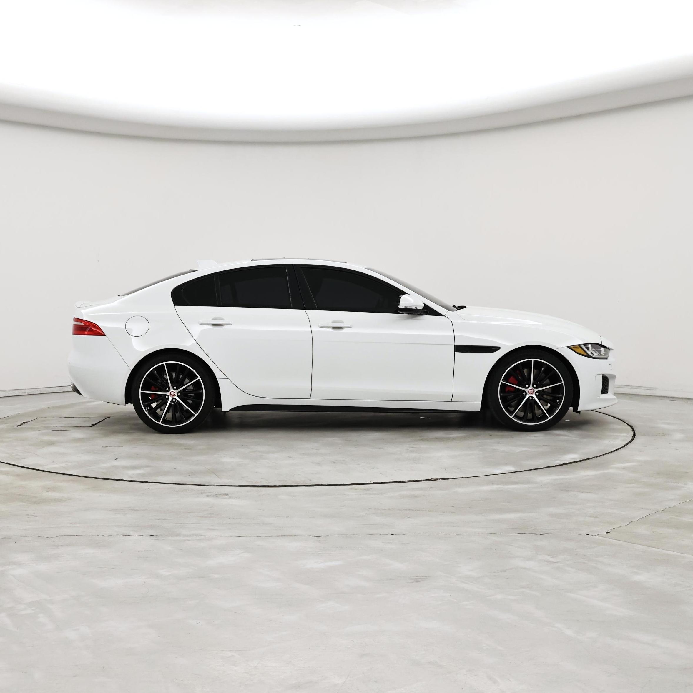 Thumbnail: 2019 Jaguar XE - 7