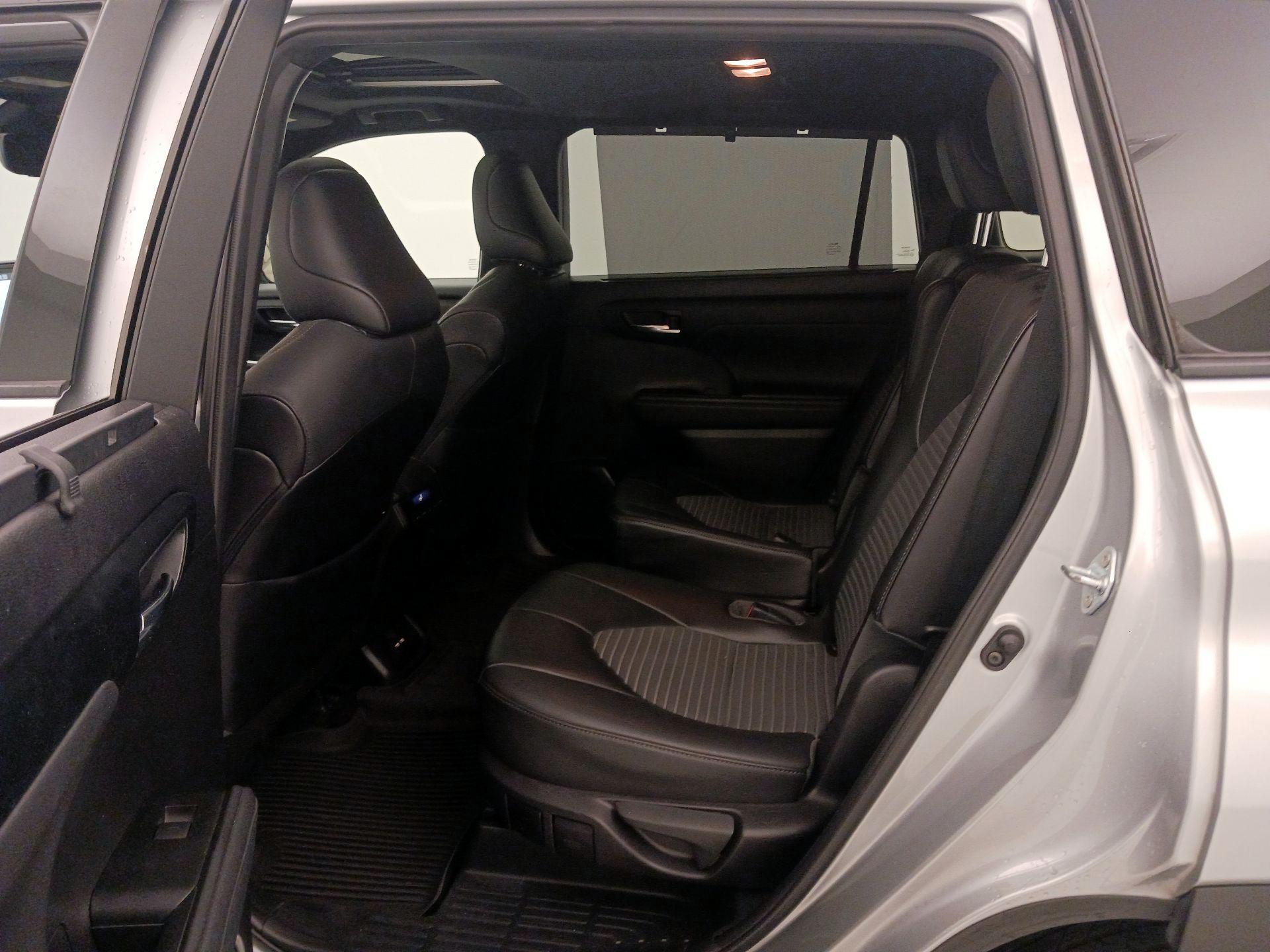 Thumbnail: 2021 Toyota Highlander - 20