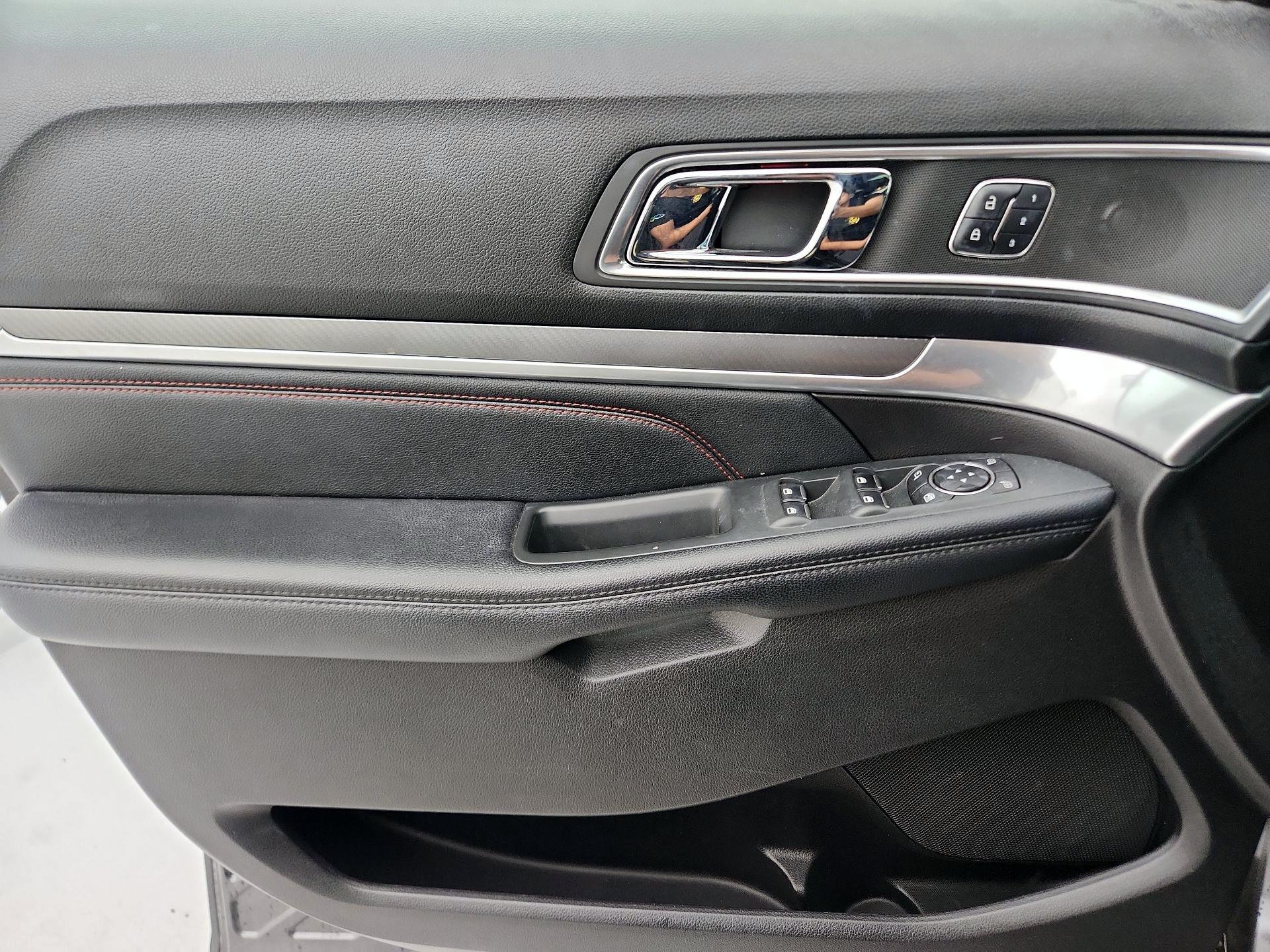 Thumbnail: 2017 Ford Explorer - 12