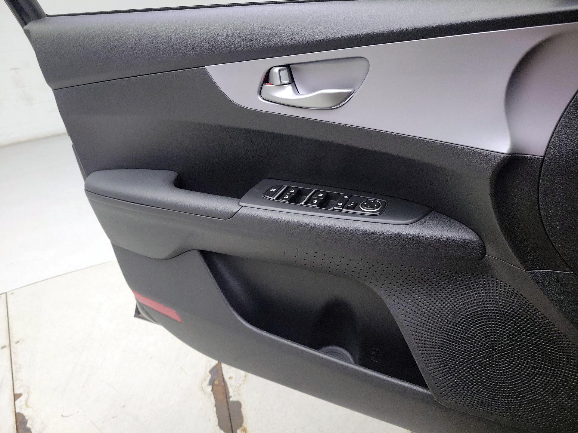 Thumbnail: 2024 Kia Forte - 12