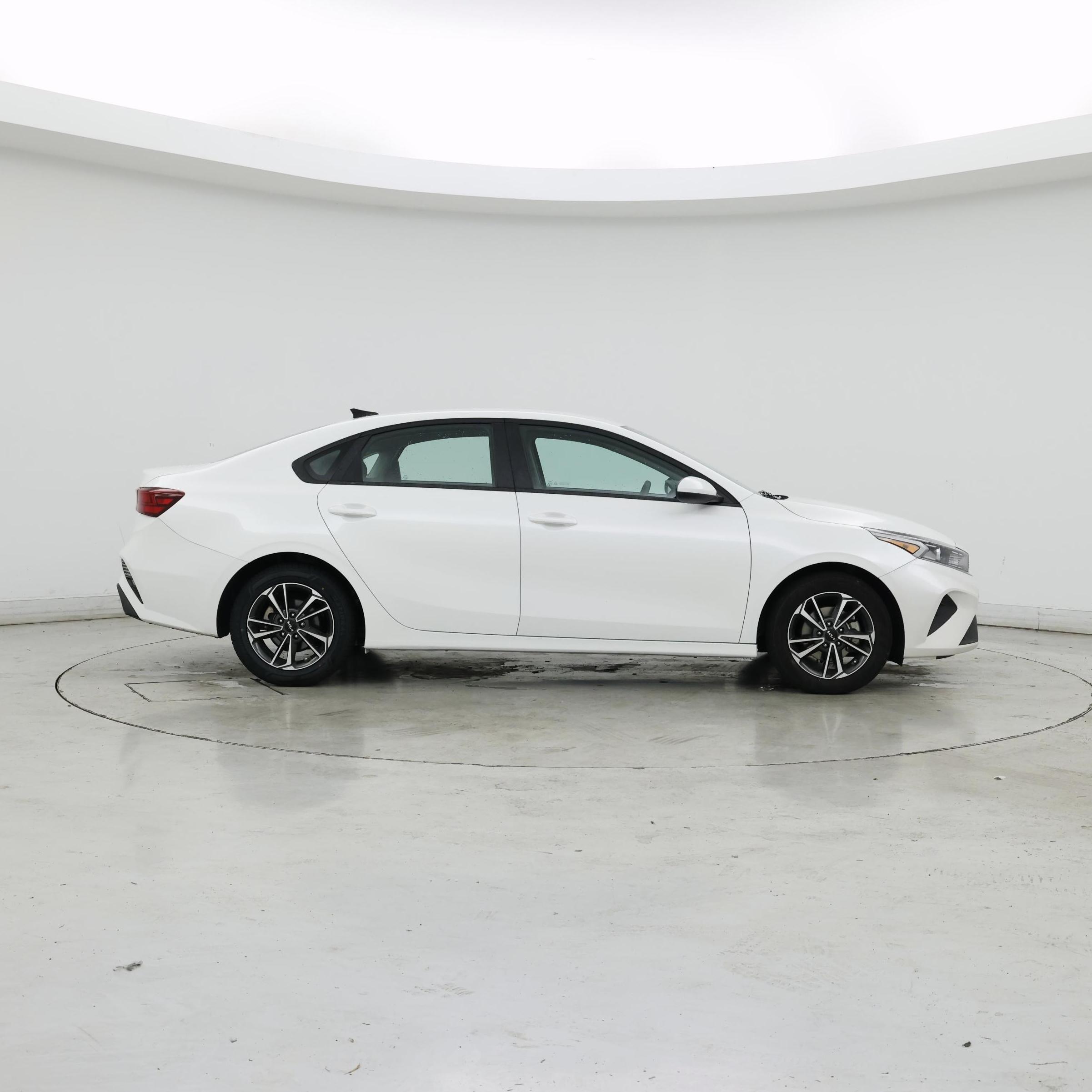 Thumbnail: 2024 Kia Forte - 7