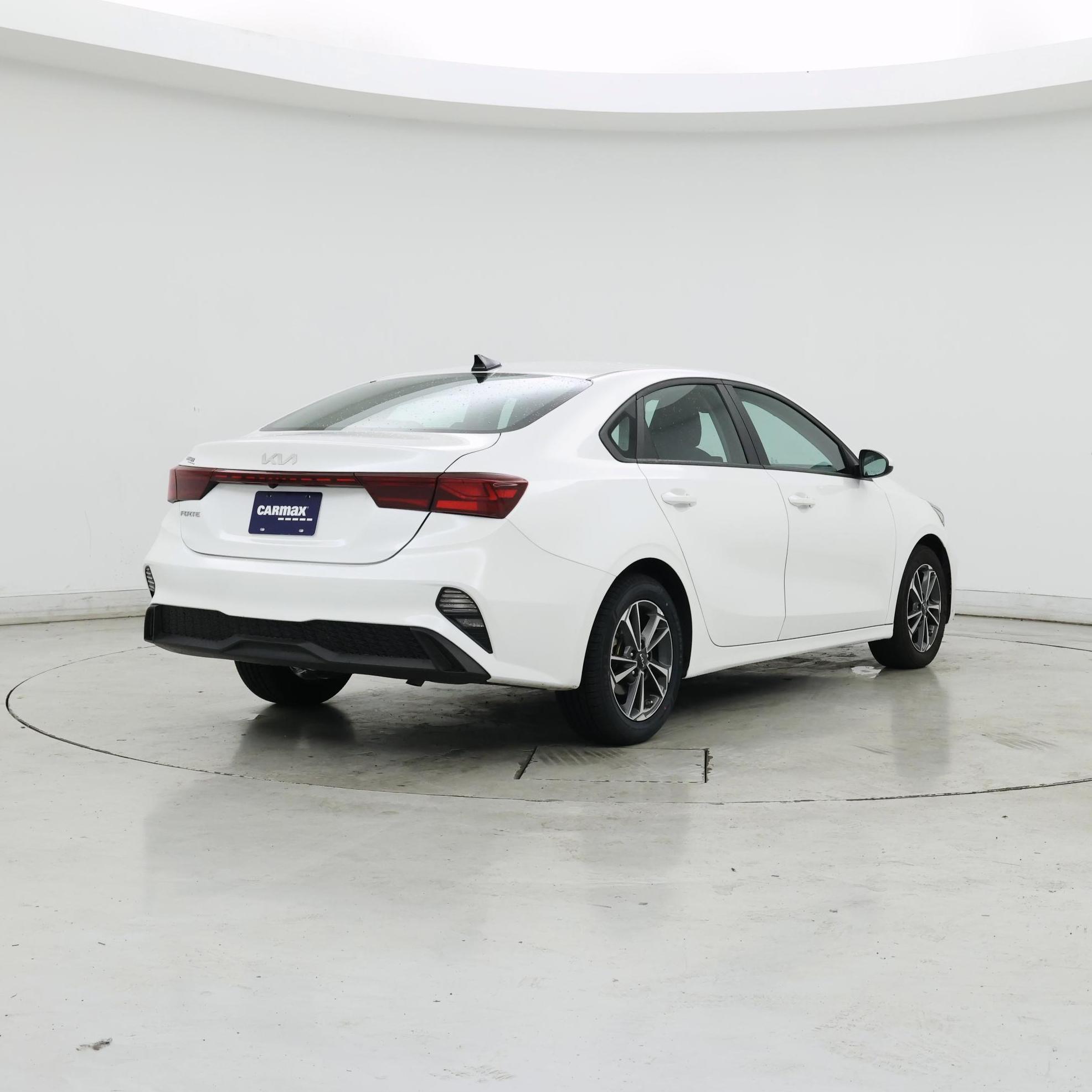 Thumbnail: 2024 Kia Forte - 8