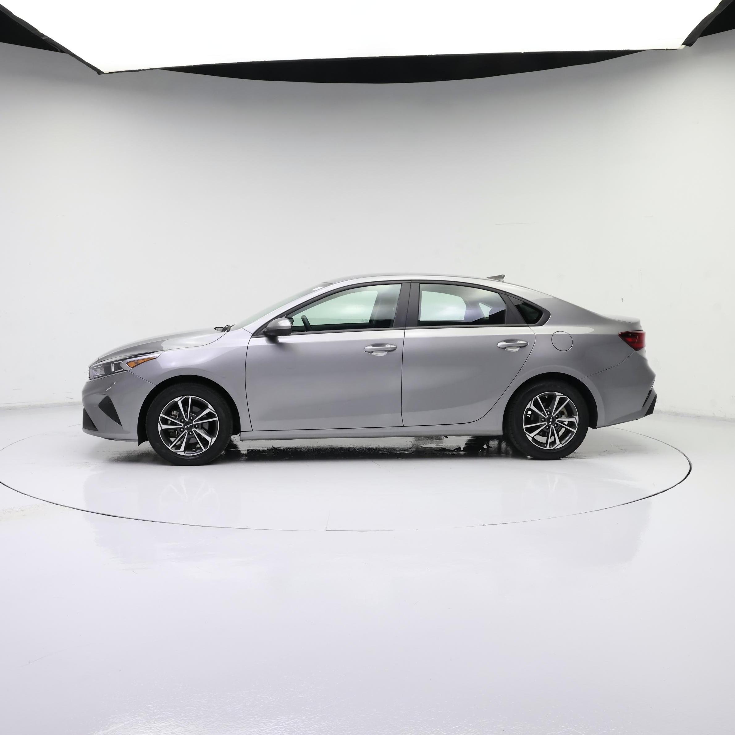 Thumbnail: 2024 Kia Forte - 3