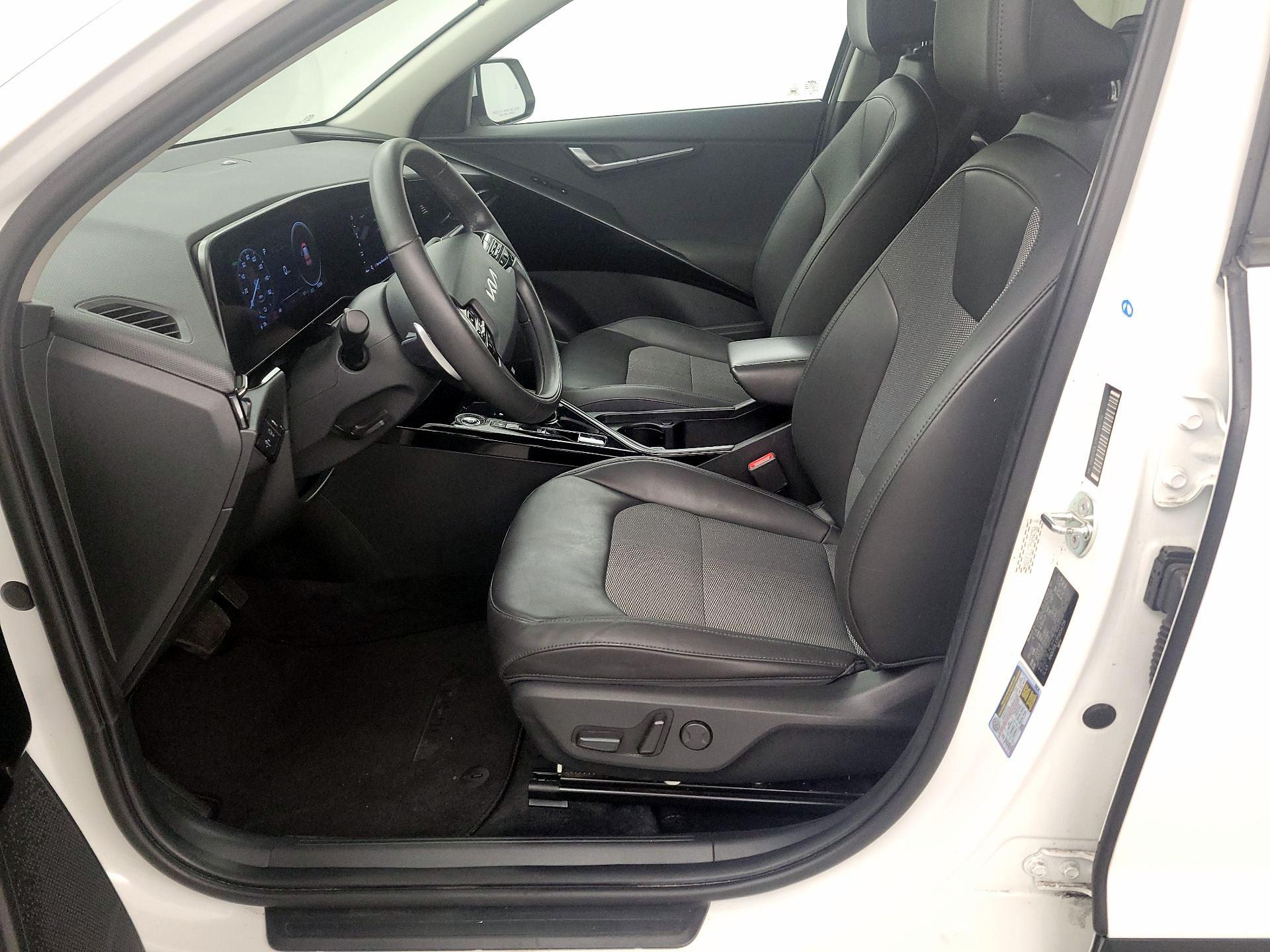 Thumbnail: 2023 Kia Niro - 11