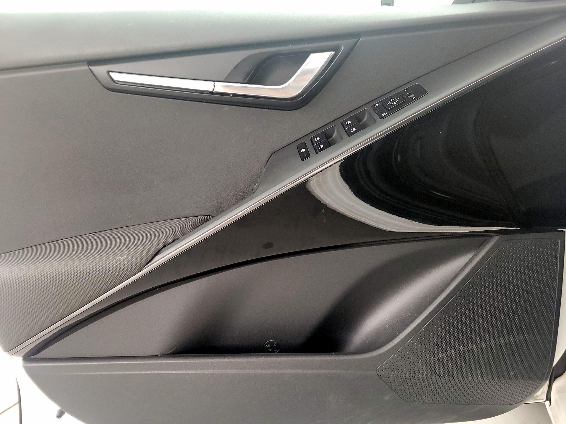 Thumbnail: 2023 Kia Niro - 12