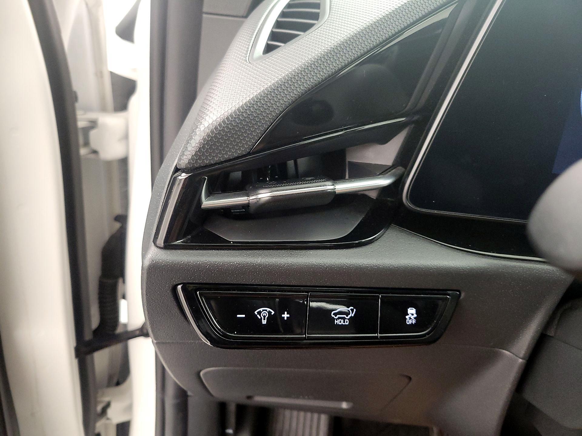 Thumbnail: 2023 Kia Niro - 13