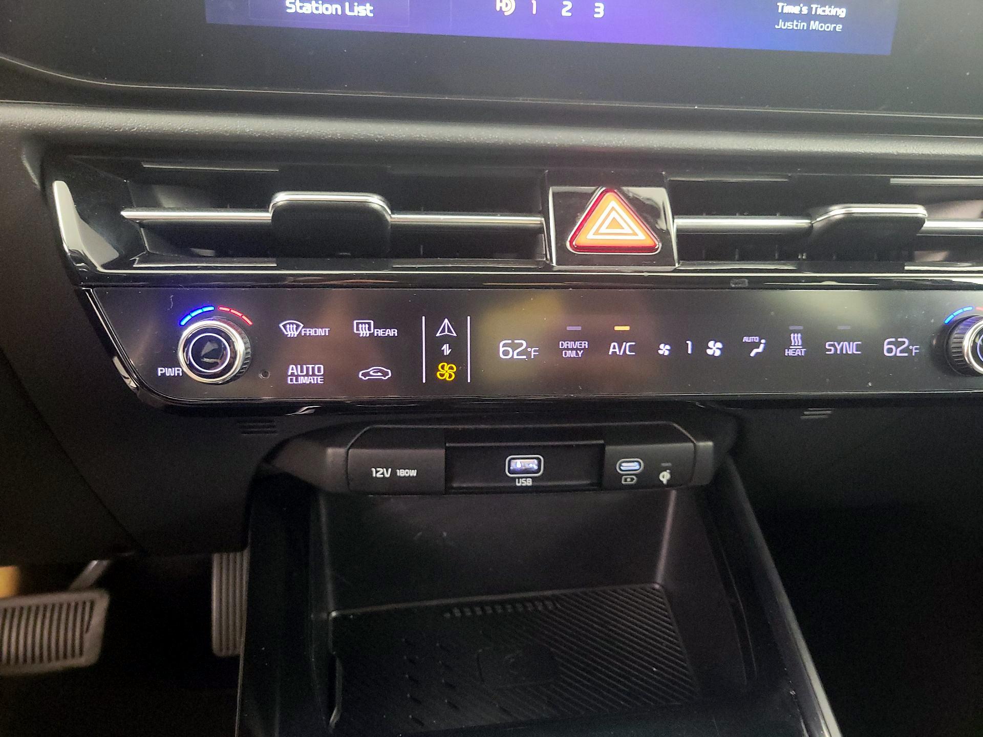 Thumbnail: 2023 Kia Niro - 17