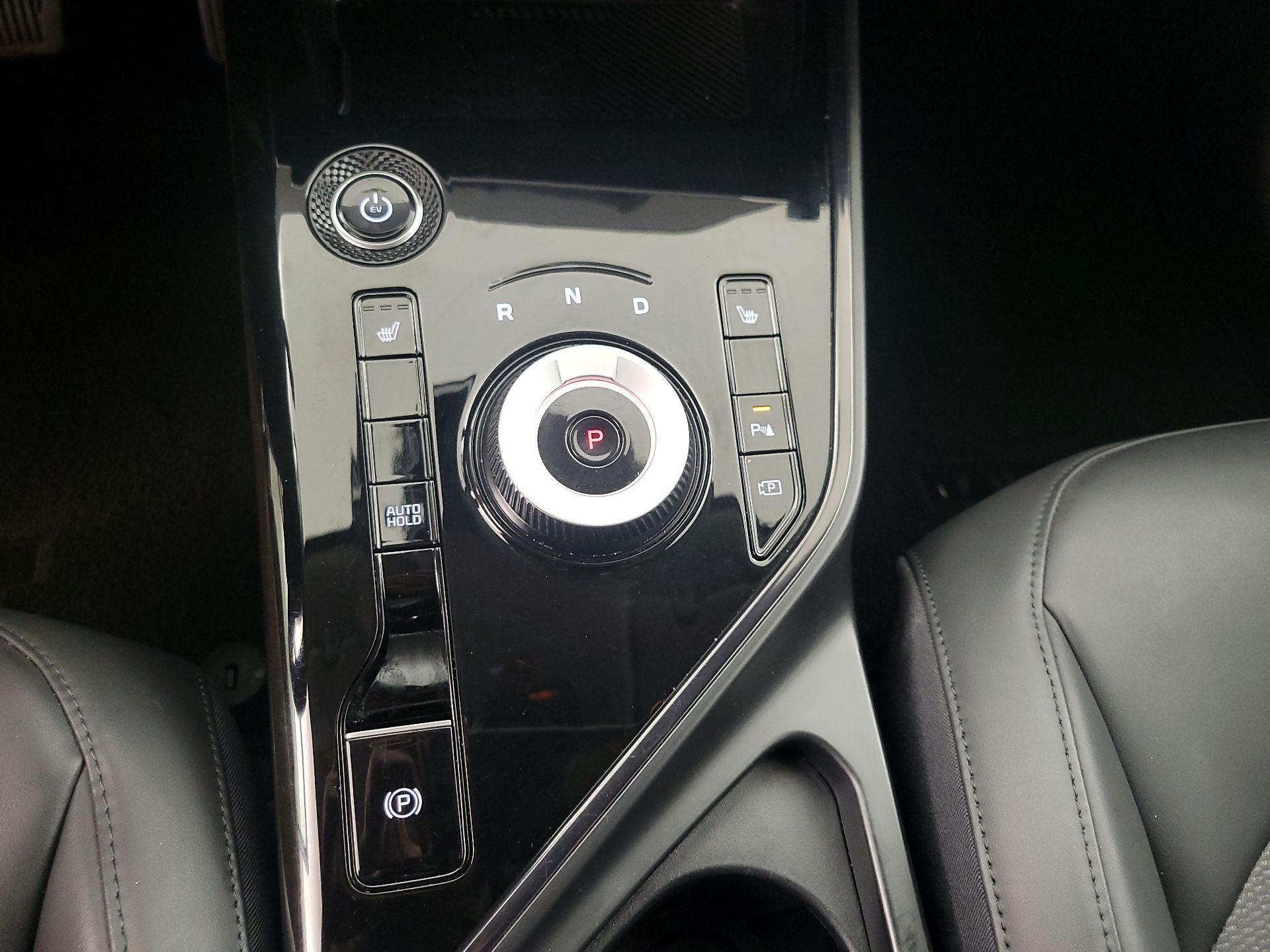 Thumbnail: 2023 Kia Niro - 18