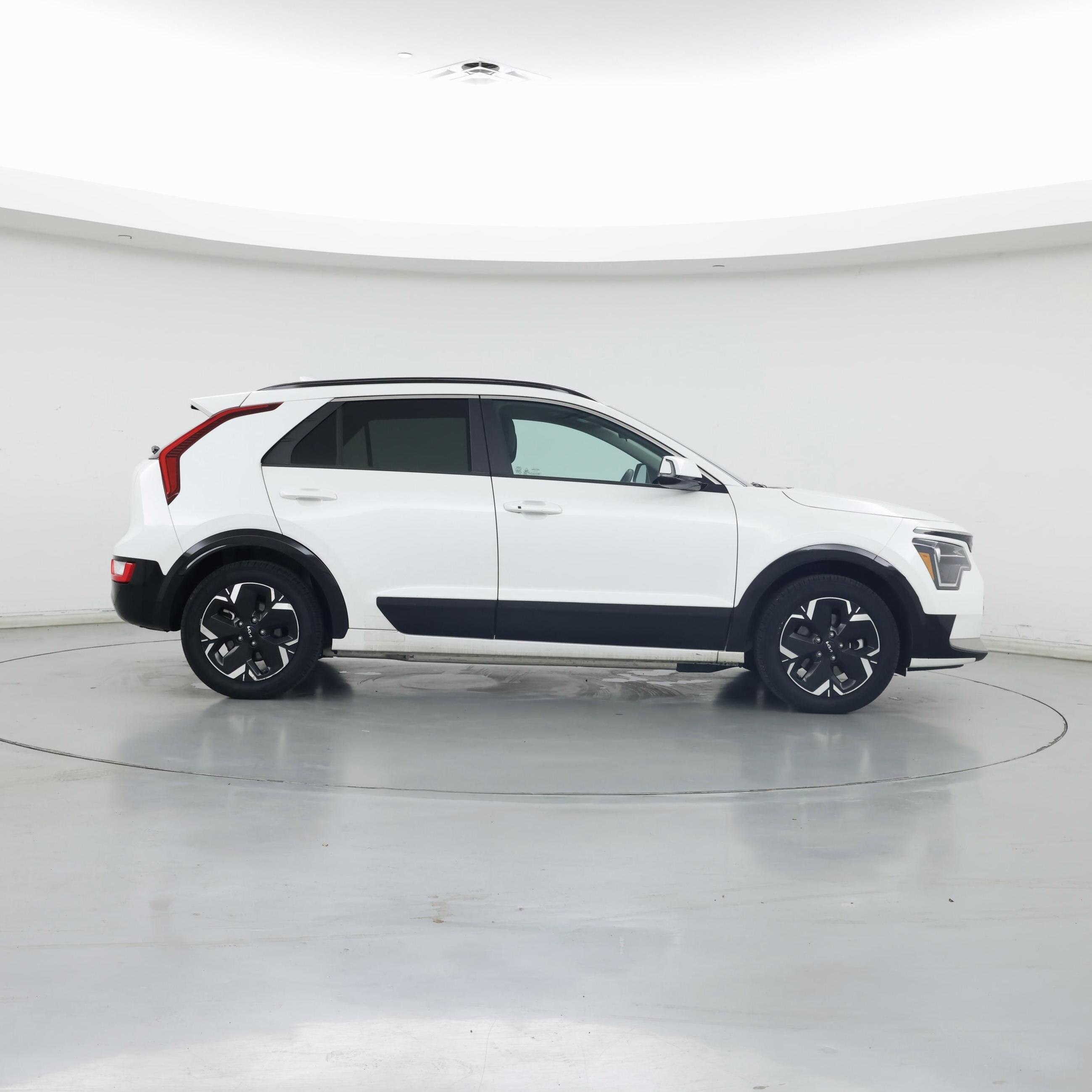 Thumbnail: 2023 Kia Niro - 7