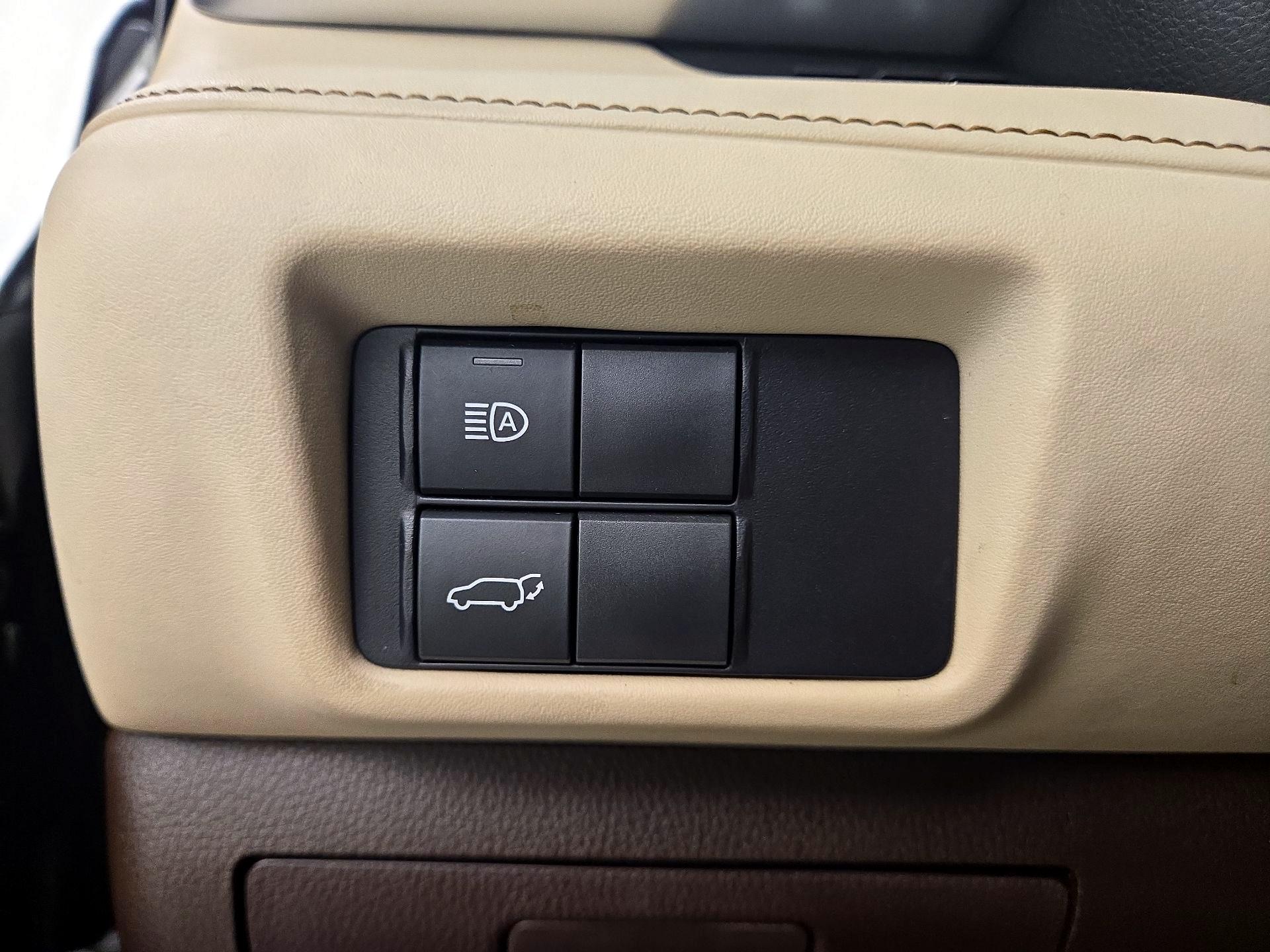 Thumbnail: 2020 Toyota Highlander - 13