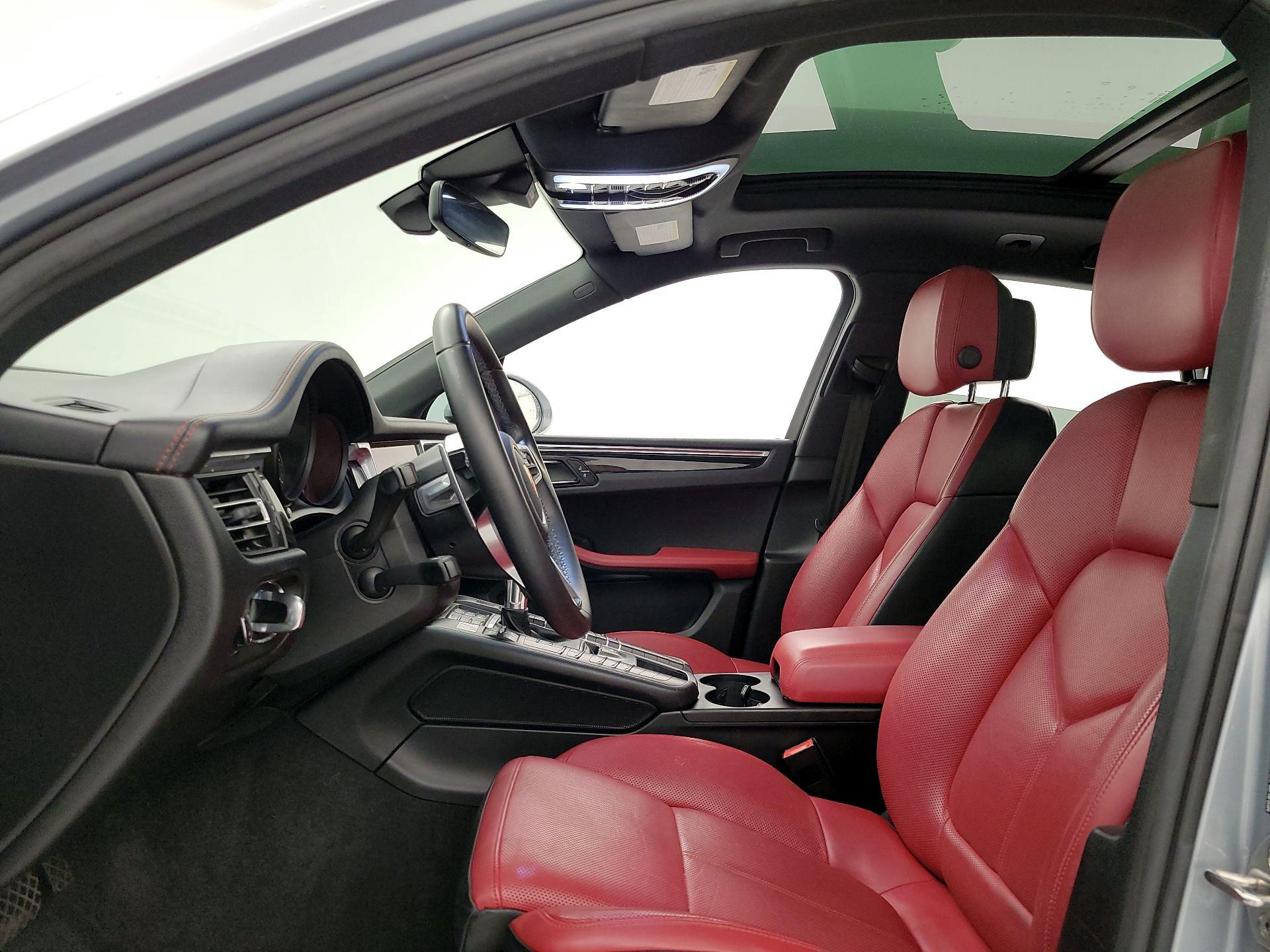 Thumbnail: 2021 Porsche Macan - 19