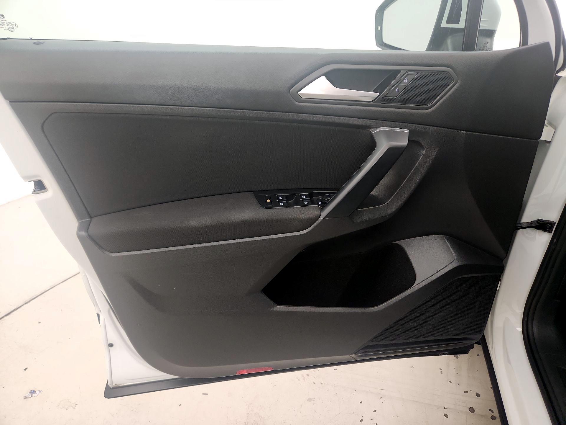 Thumbnail: 2021 Volkswagen Tiguan - 12