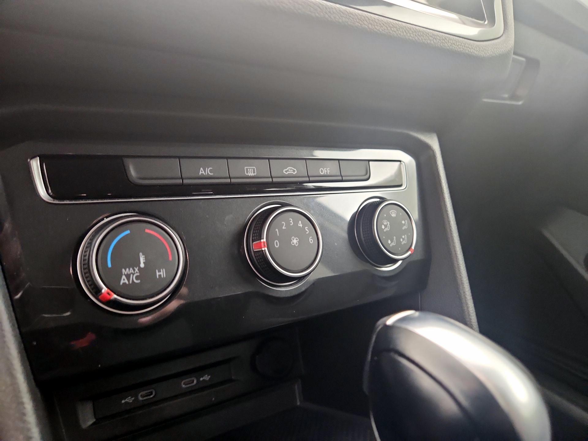 Thumbnail: 2021 Volkswagen Tiguan - 16