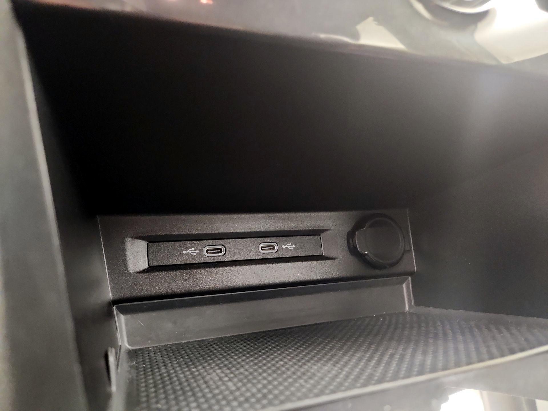 Thumbnail: 2021 Volkswagen Tiguan - 18