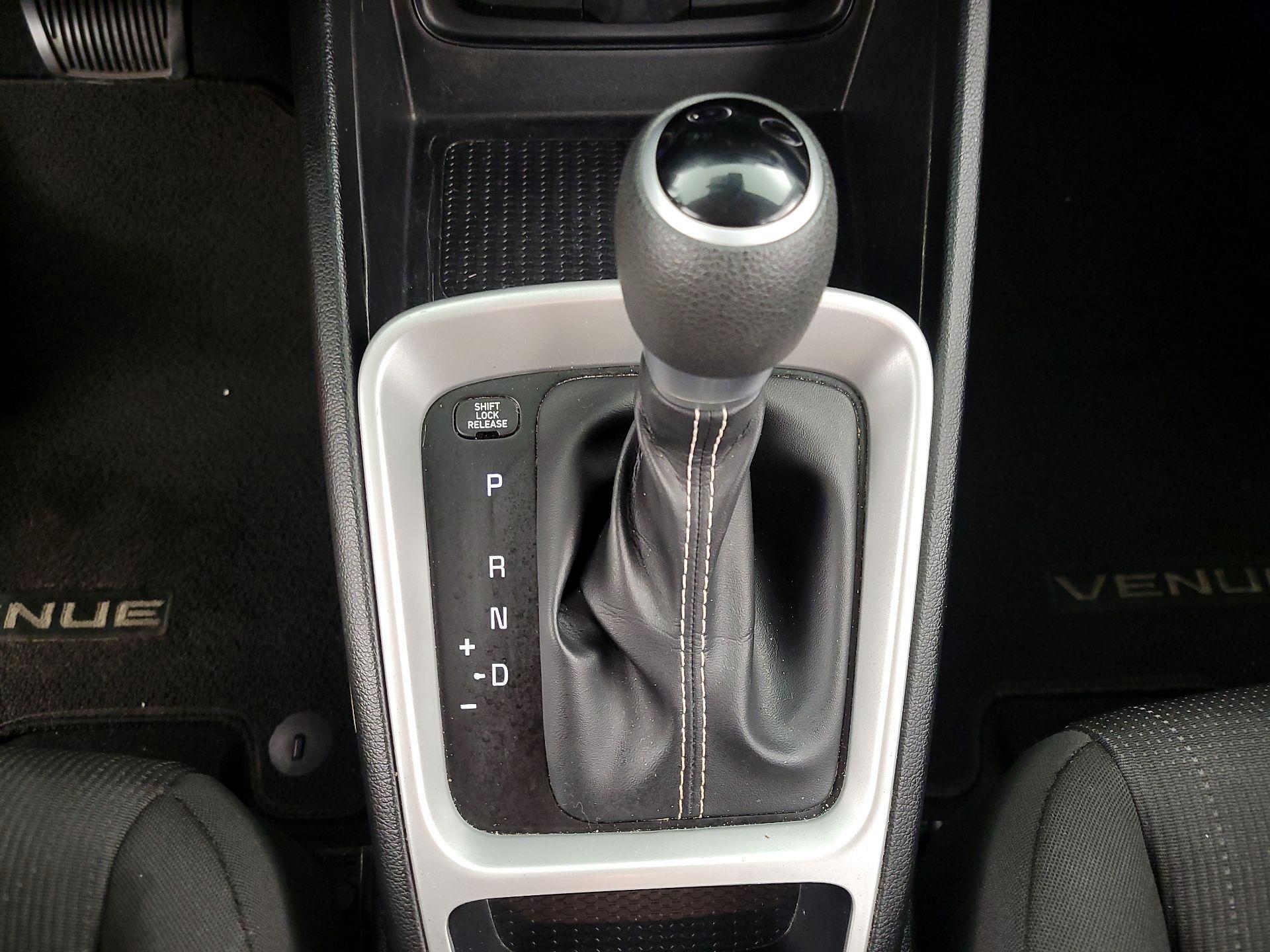 Thumbnail: 2022 Hyundai Venue - 17