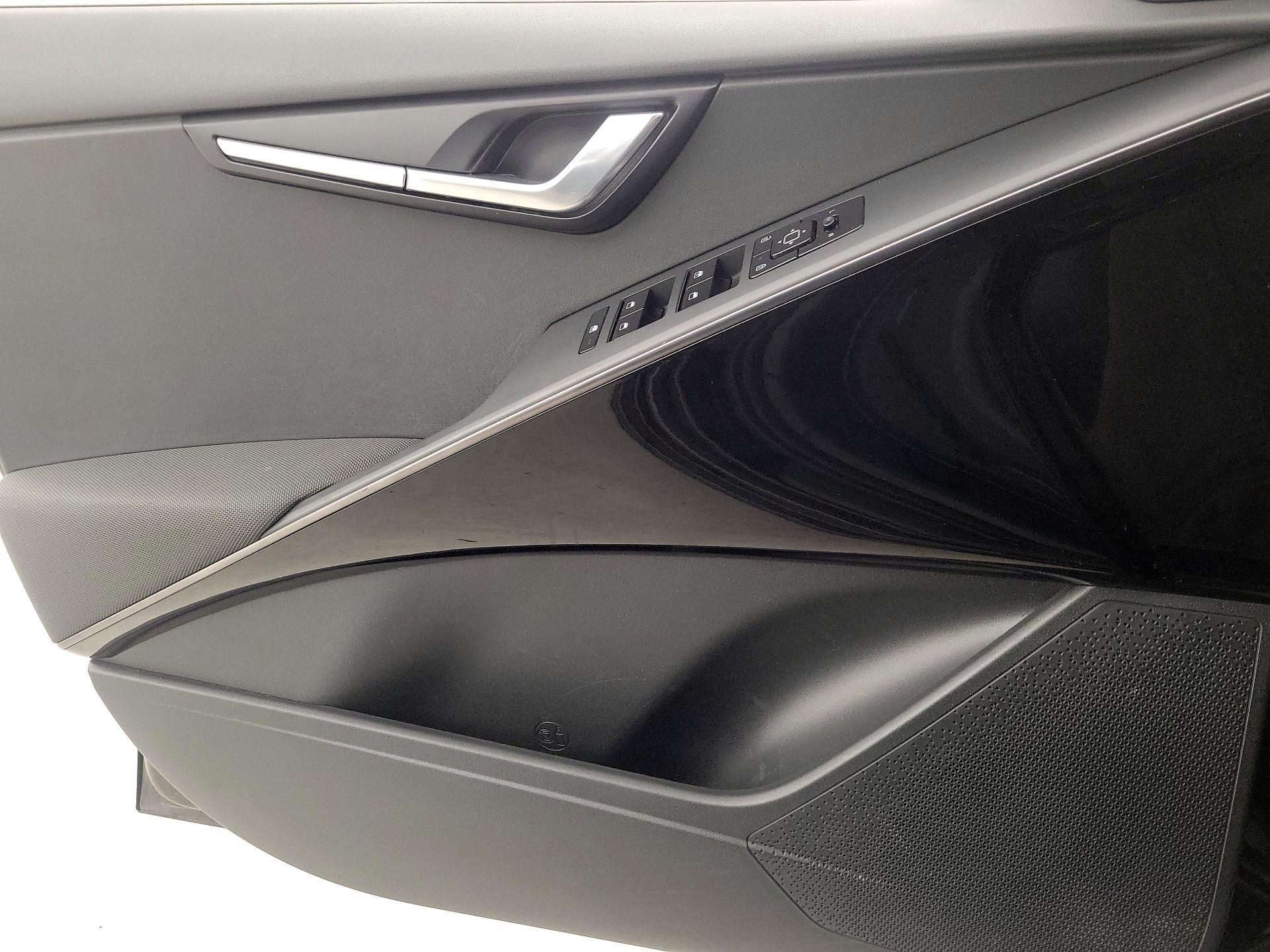 Thumbnail: 2023 Kia Niro - 12