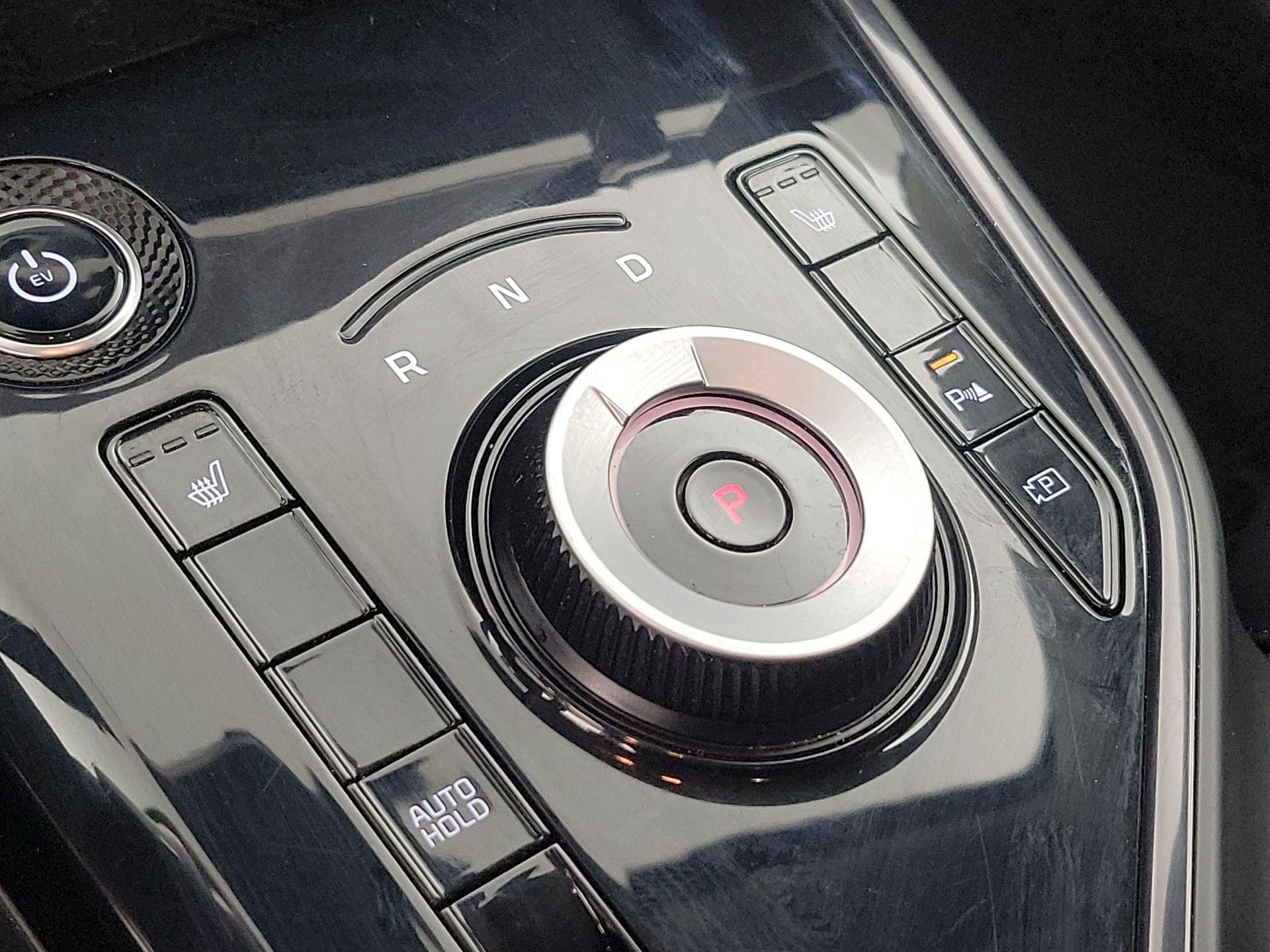 Thumbnail: 2023 Kia Niro - 18