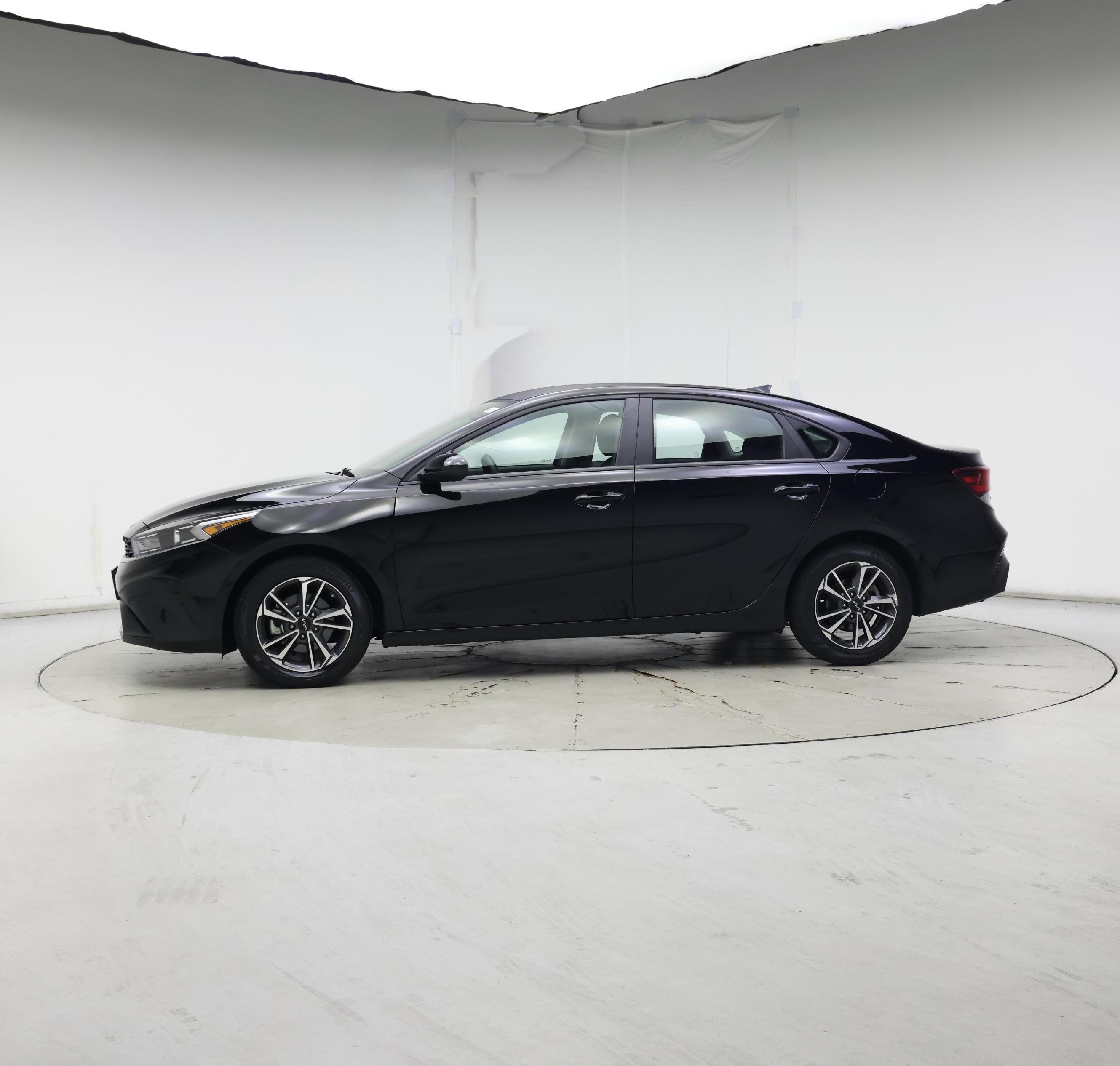 Thumbnail: 2024 Kia Forte - 3
