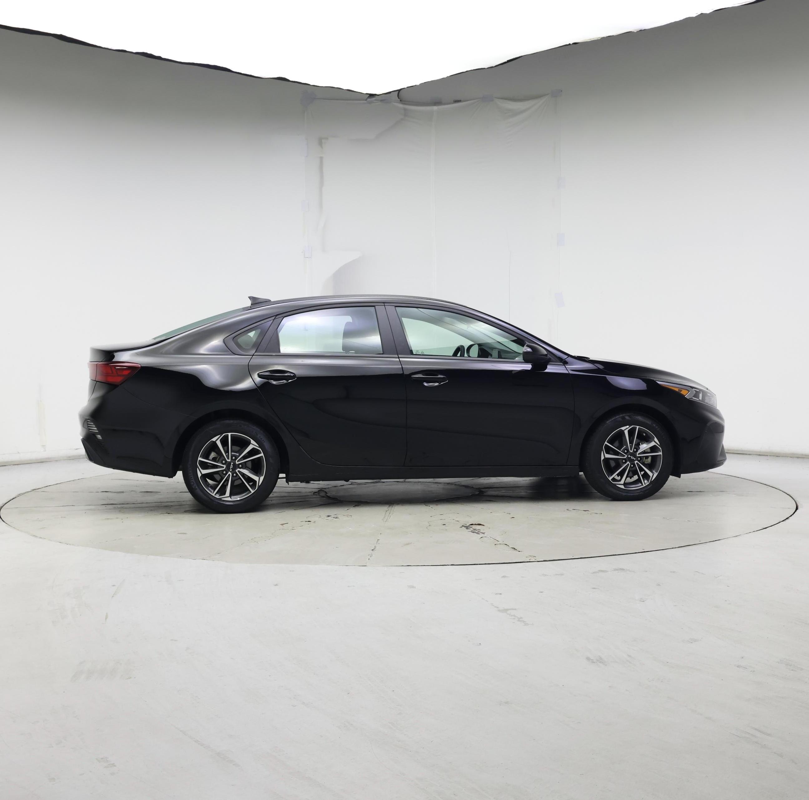 Thumbnail: 2024 Kia Forte - 7