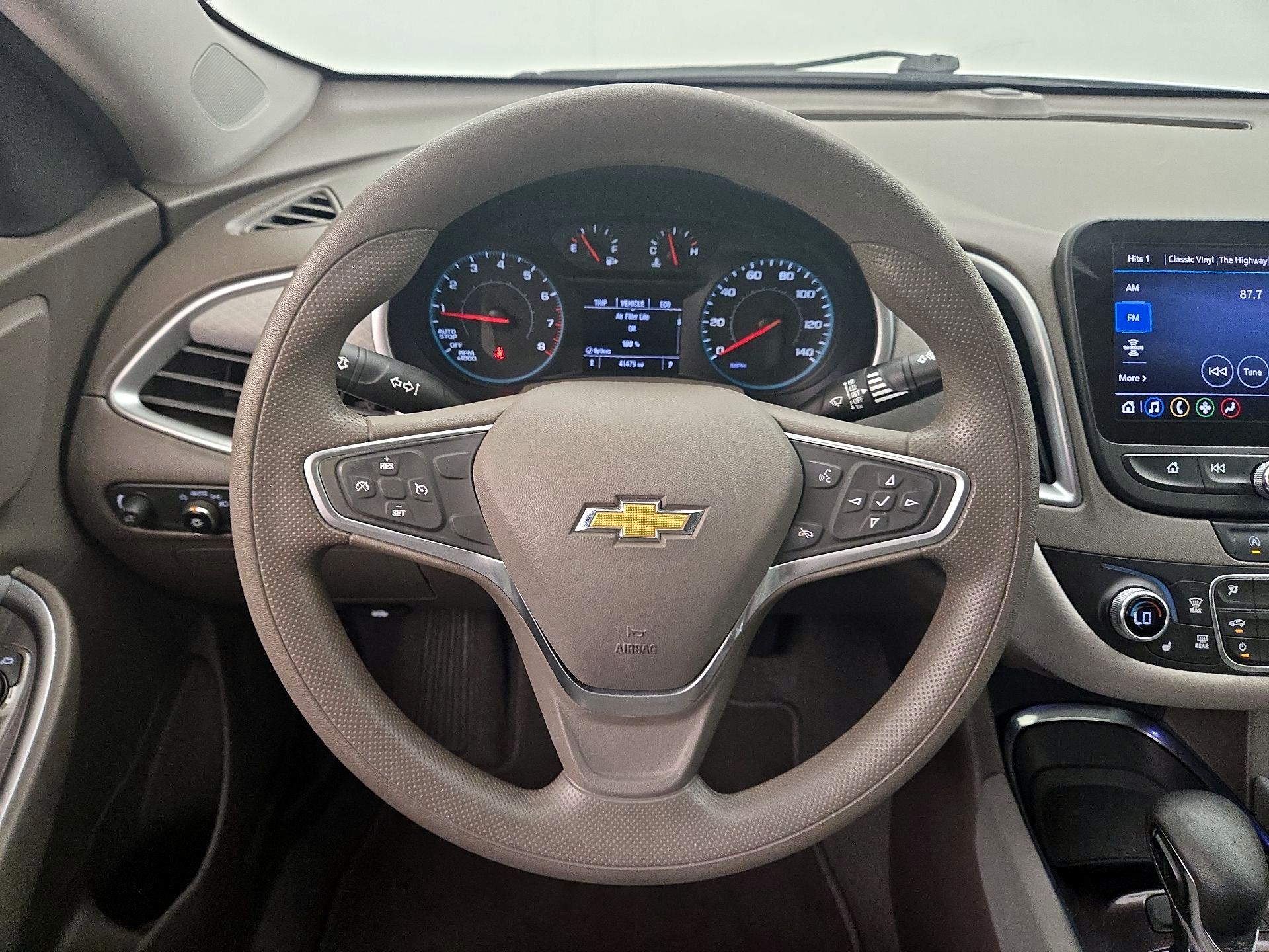 Thumbnail: 2022 Chevrolet Malibu - 10