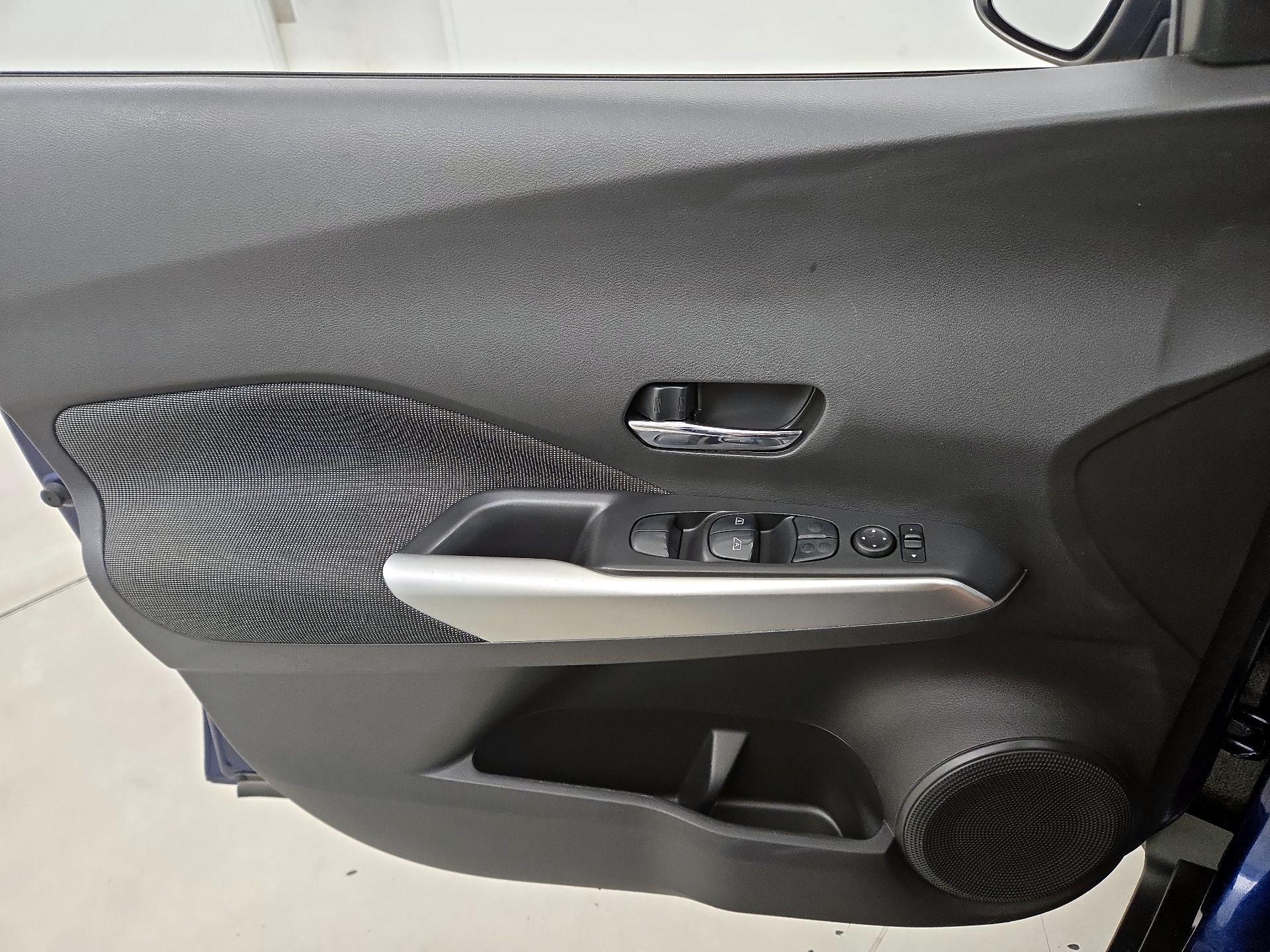Thumbnail: 2020 Nissan Kicks - 12