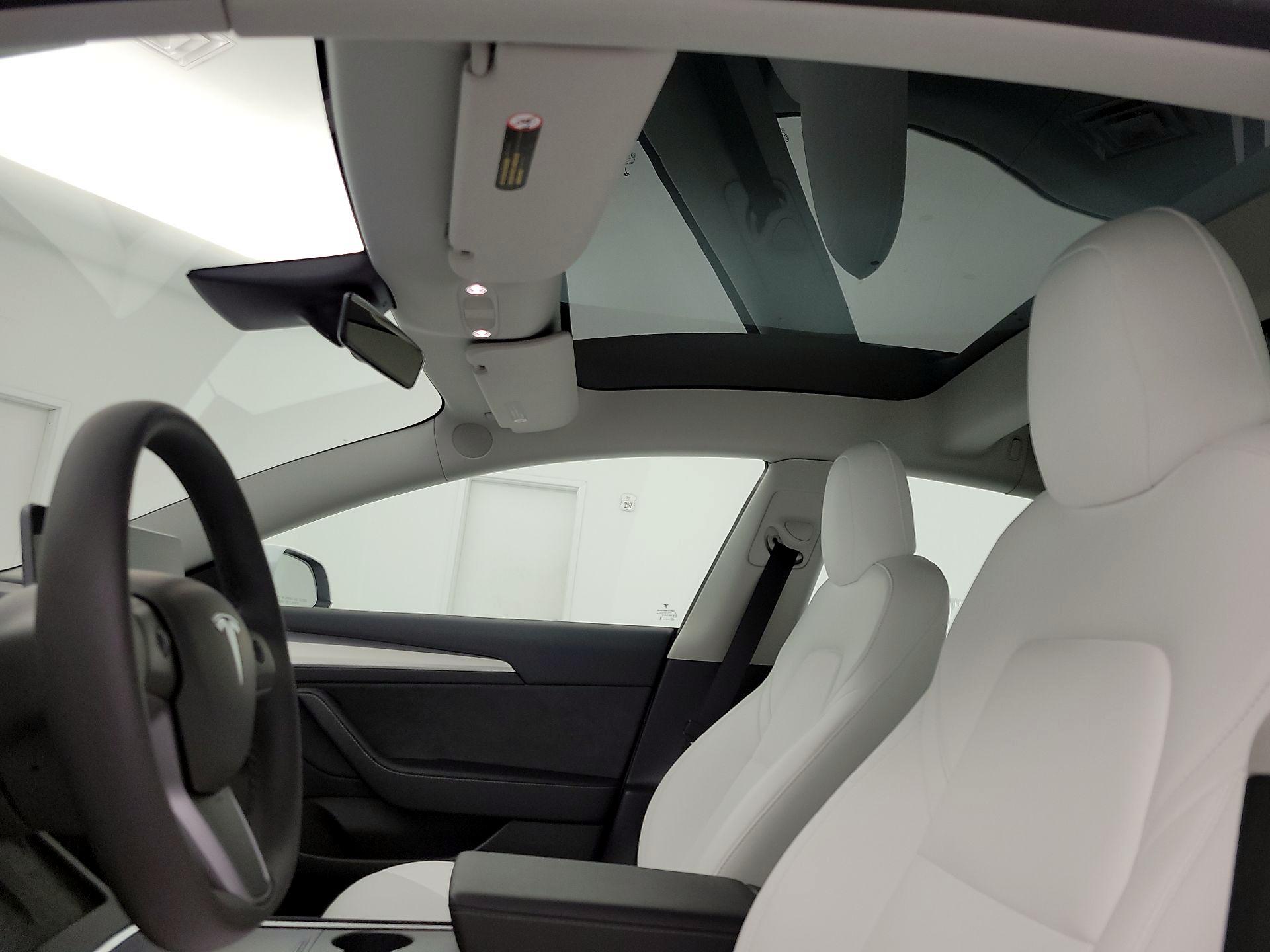 Thumbnail: 2022 Tesla Model 3 - 16