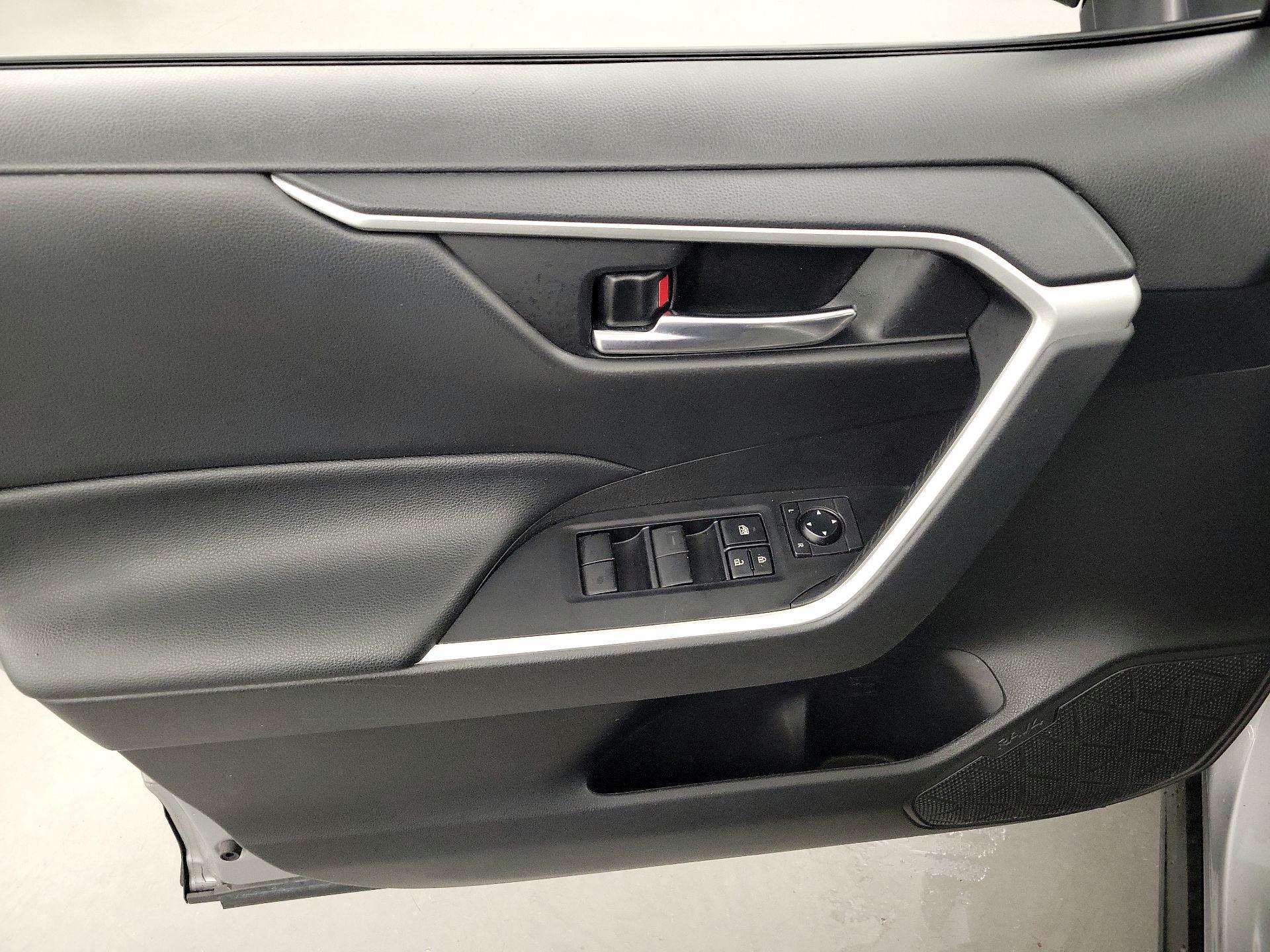 Thumbnail: 2021 Toyota RAV4 - 12