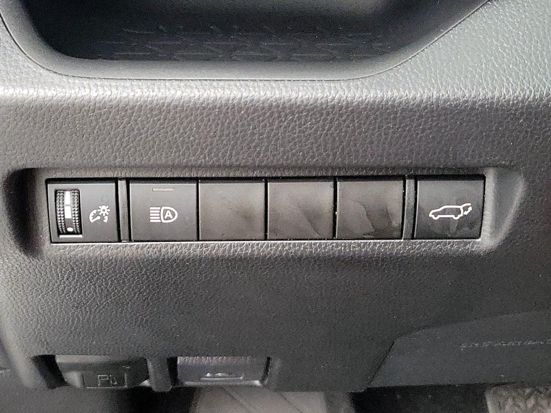 Thumbnail: 2021 Toyota RAV4 - 13