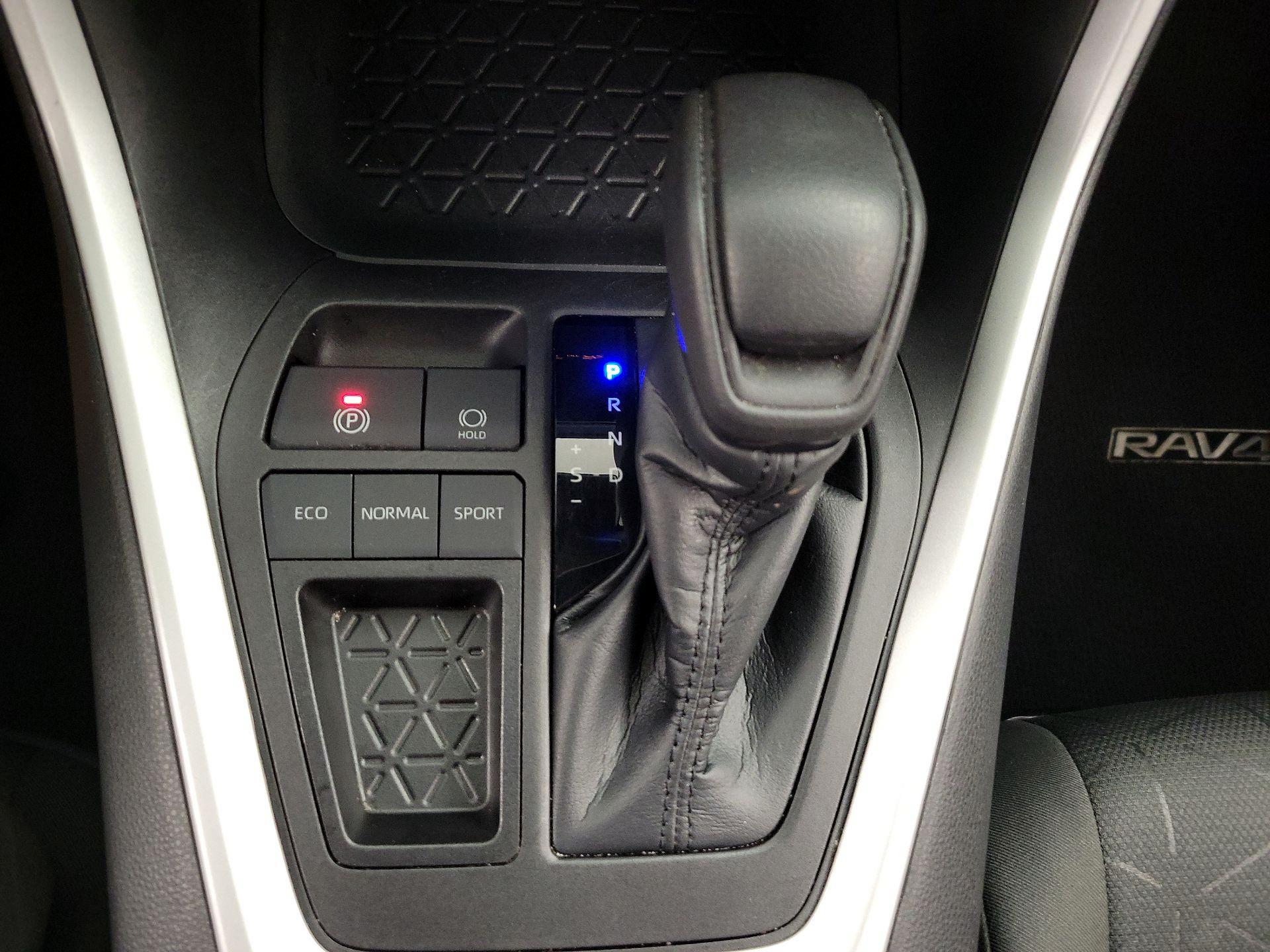 Thumbnail: 2021 Toyota RAV4 - 18