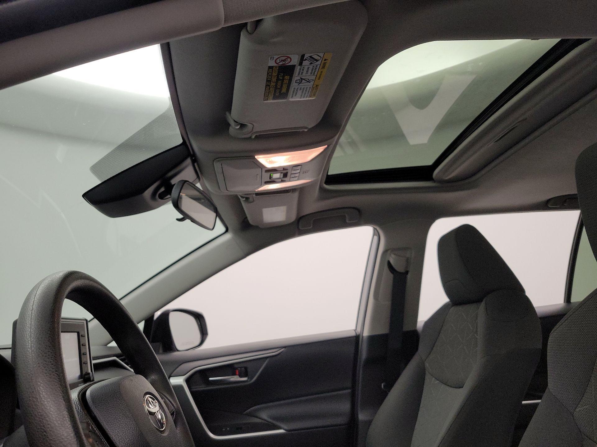 Thumbnail: 2021 Toyota RAV4 - 20