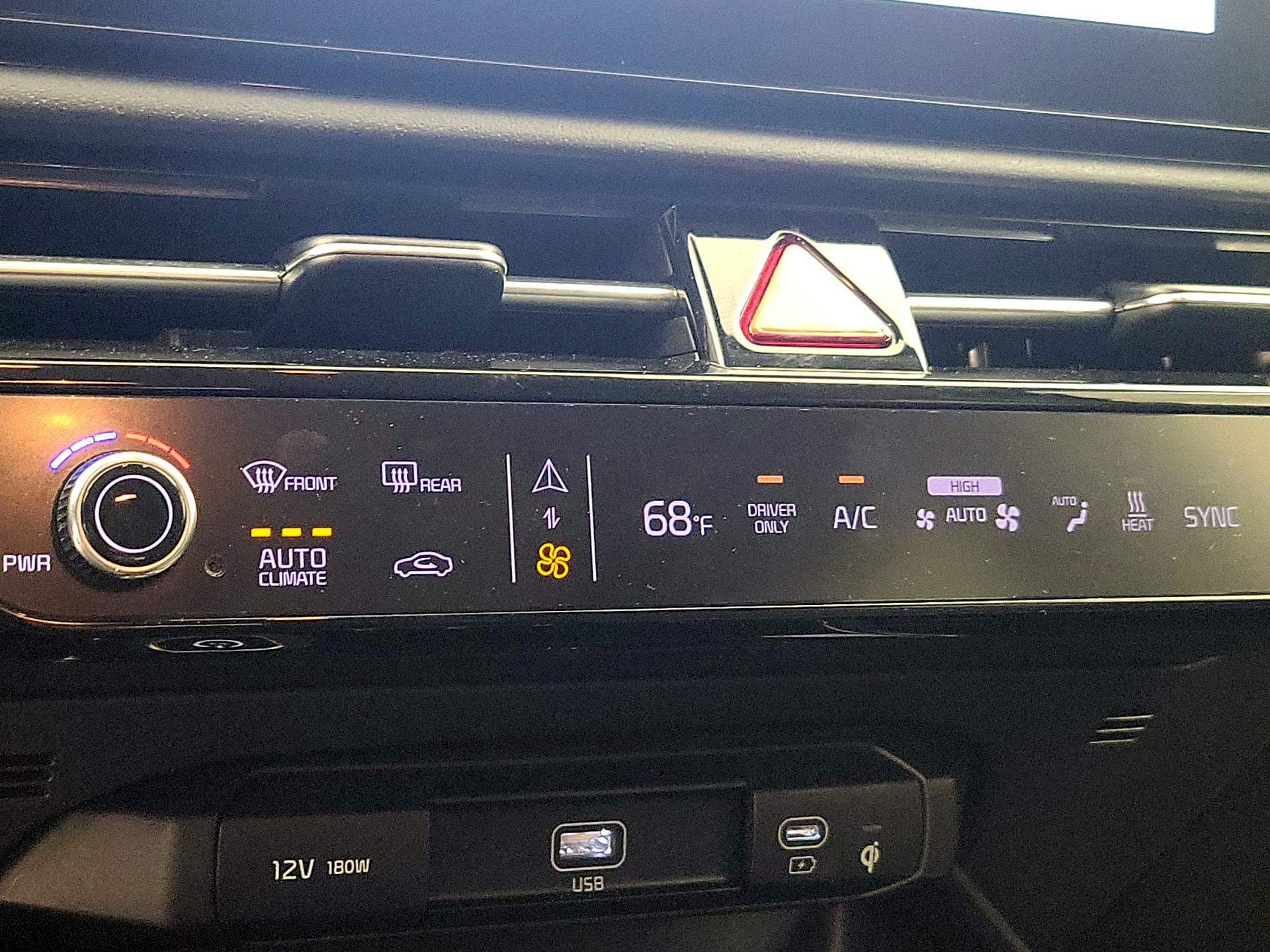 Thumbnail: 2023 Kia Niro - 17