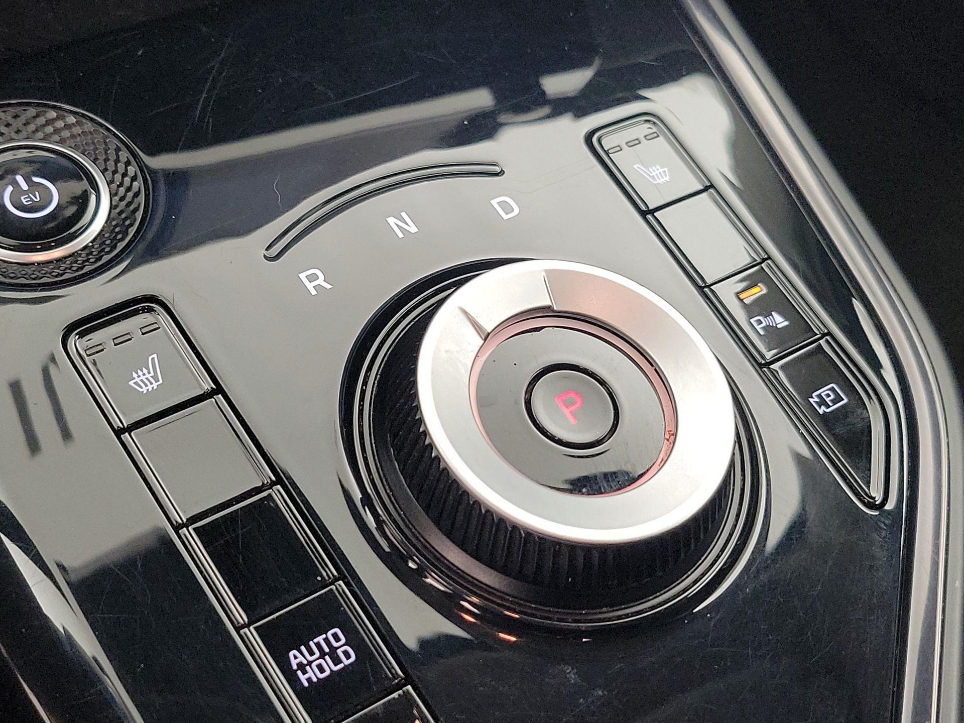 Thumbnail: 2023 Kia Niro - 18