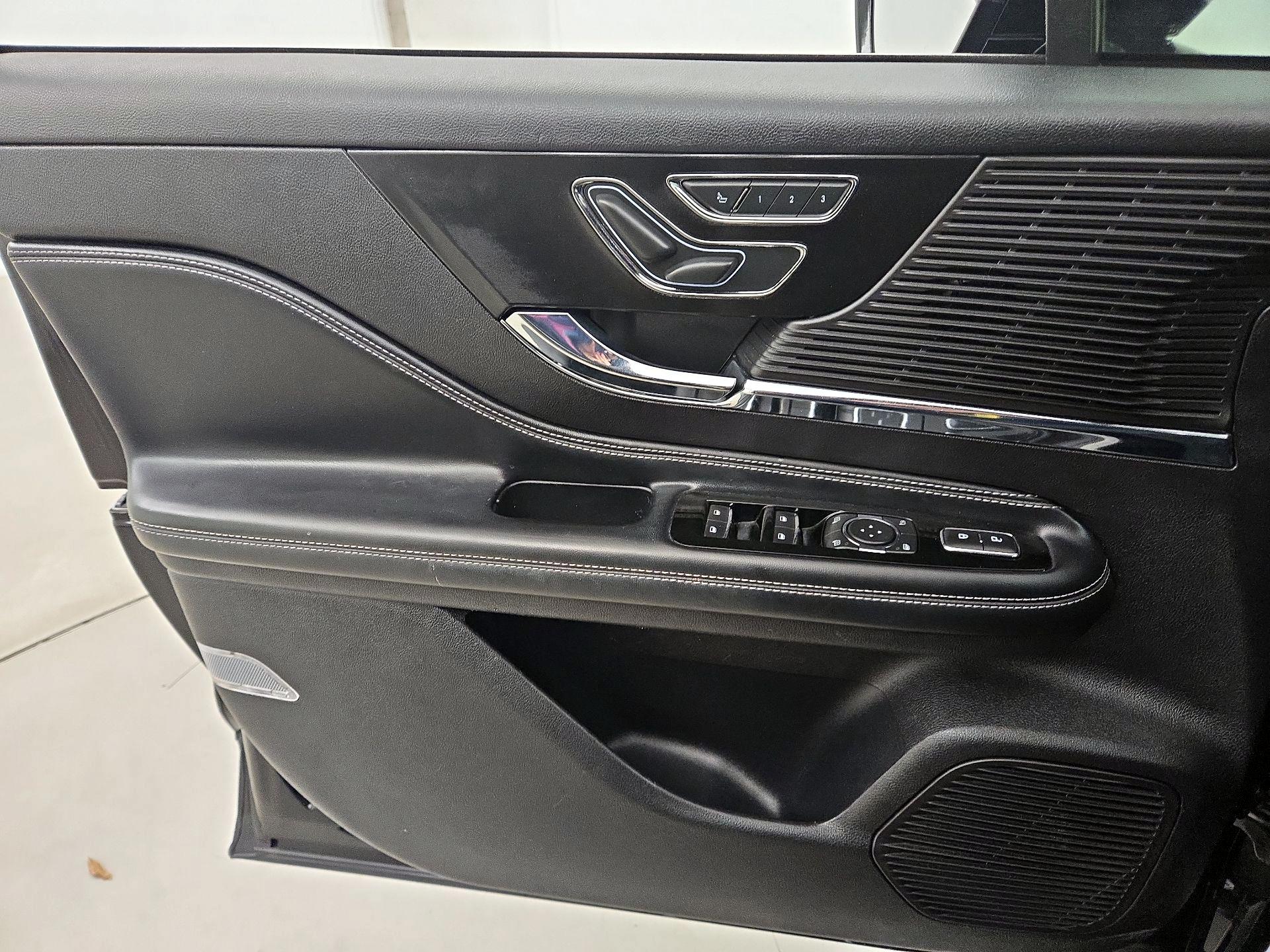 Thumbnail: 2022 Lincoln Corsair - 12