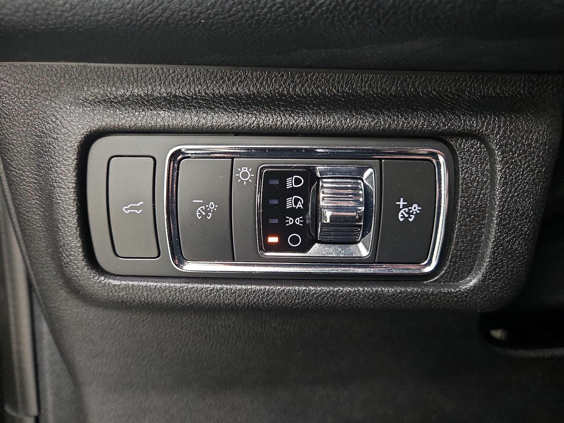 Thumbnail: 2022 Lincoln Corsair - 13