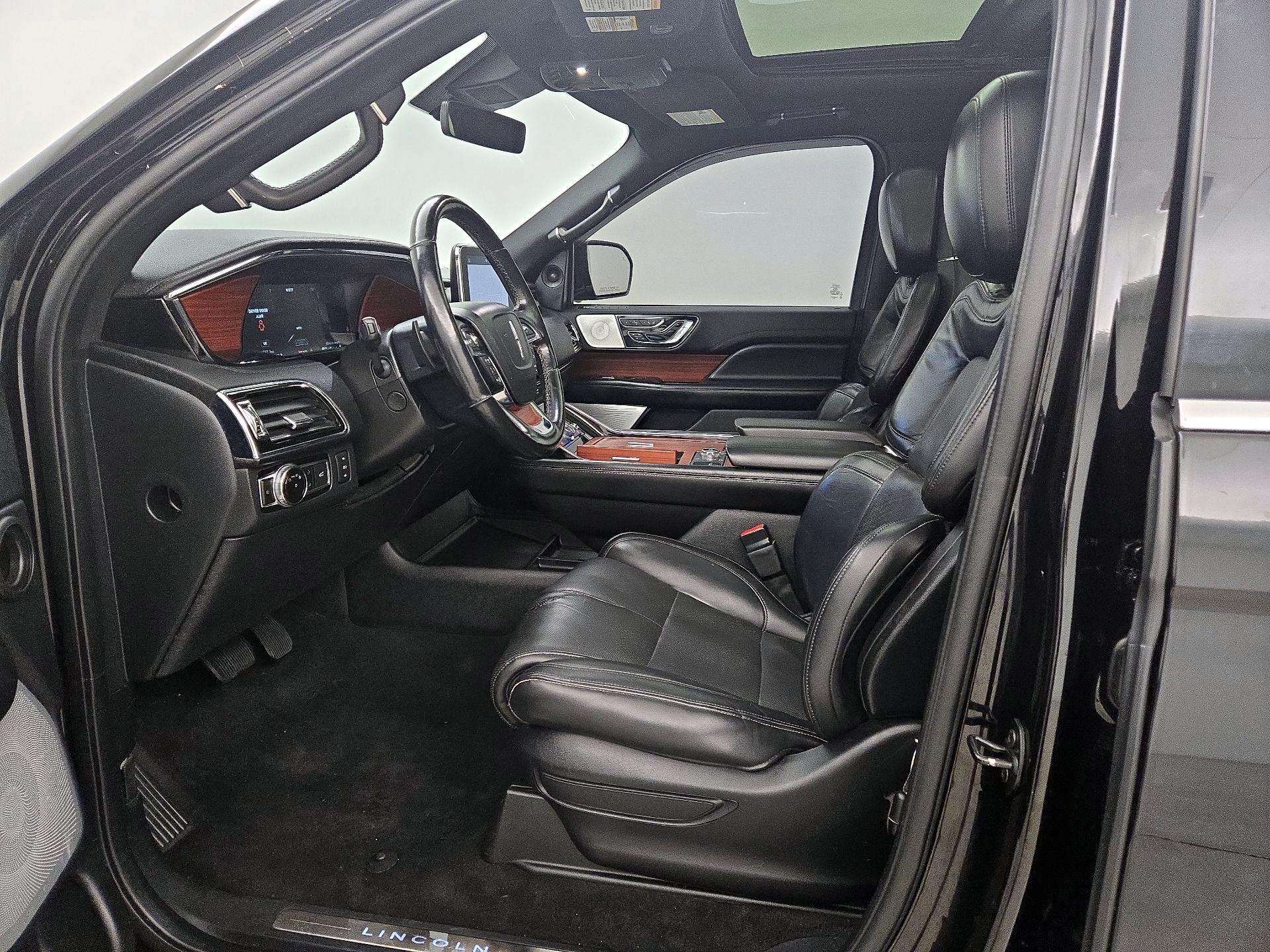 Thumbnail: 2020 Lincoln Navigator - 11