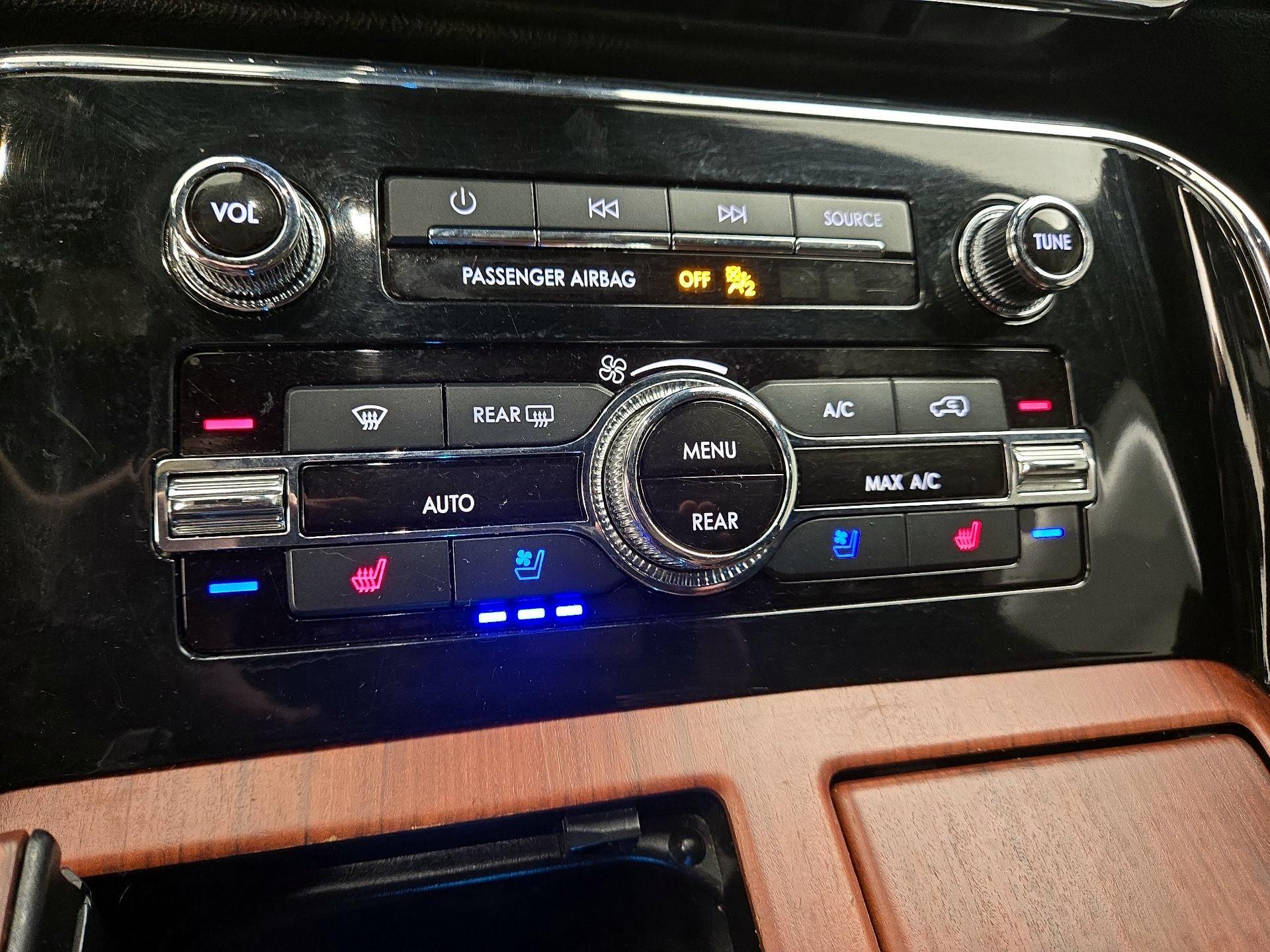Thumbnail: 2020 Lincoln Navigator - 17