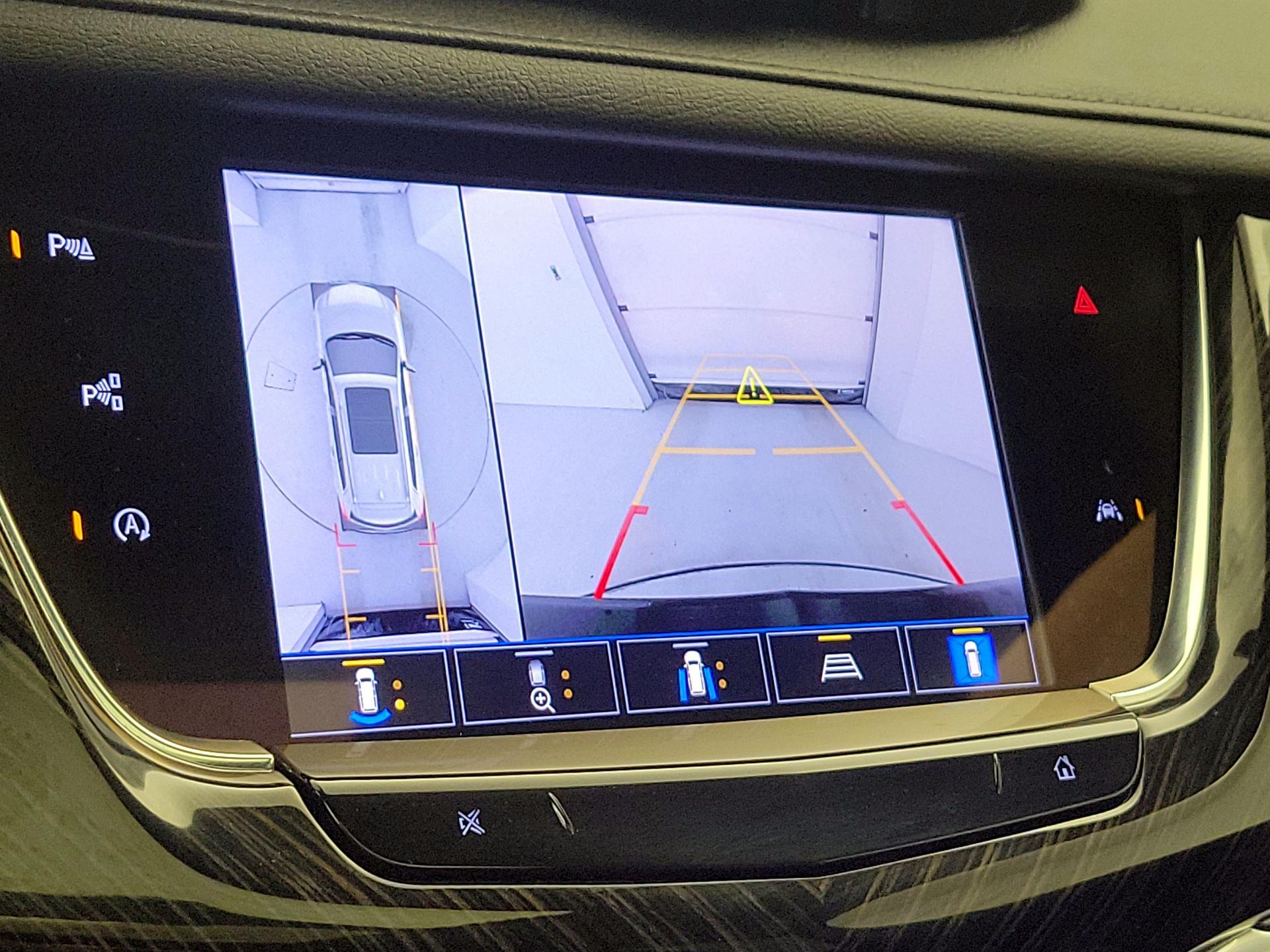 Thumbnail: 2023 Cadillac XT6 - 14