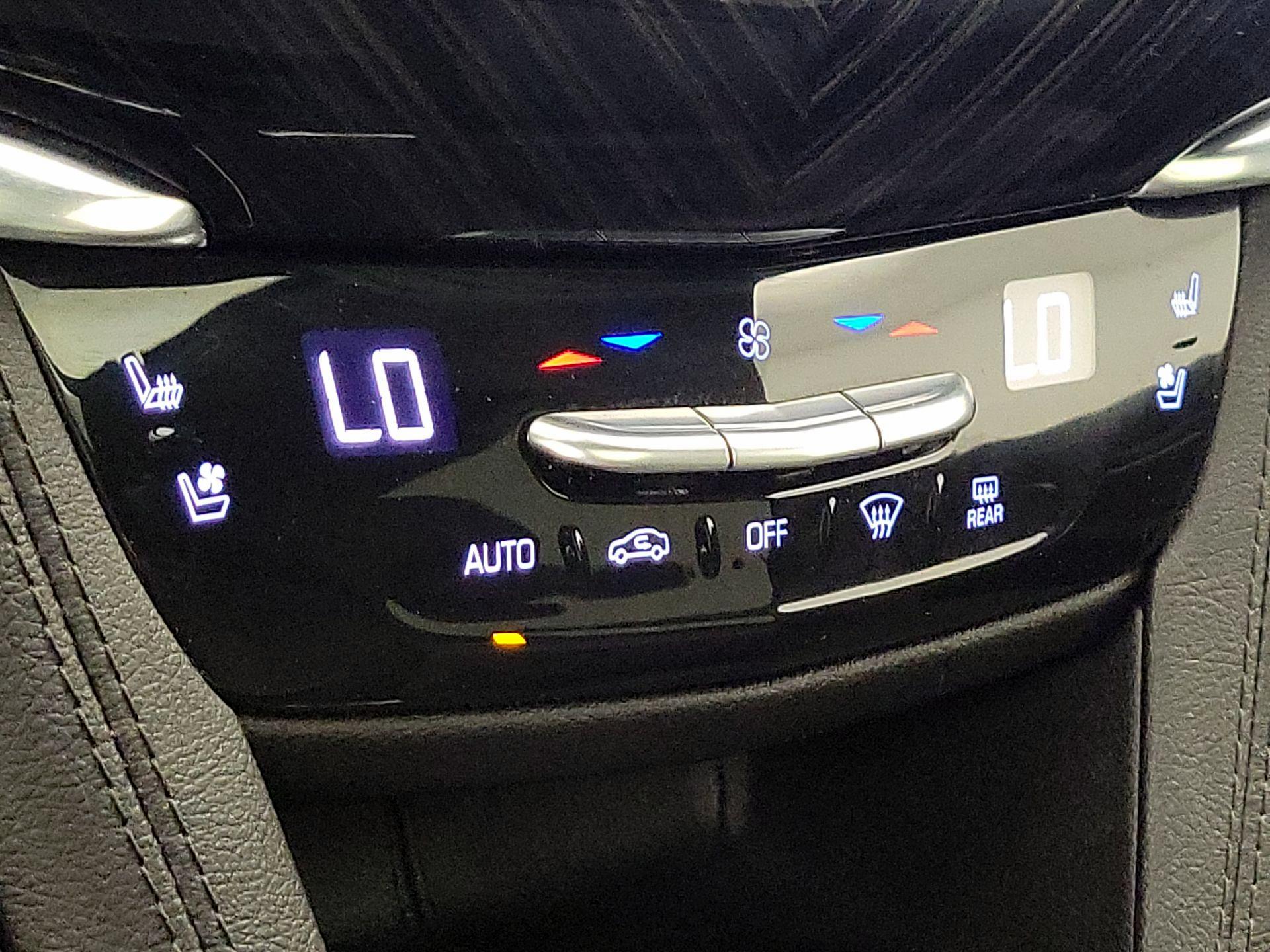 Thumbnail: 2023 Cadillac XT6 - 16