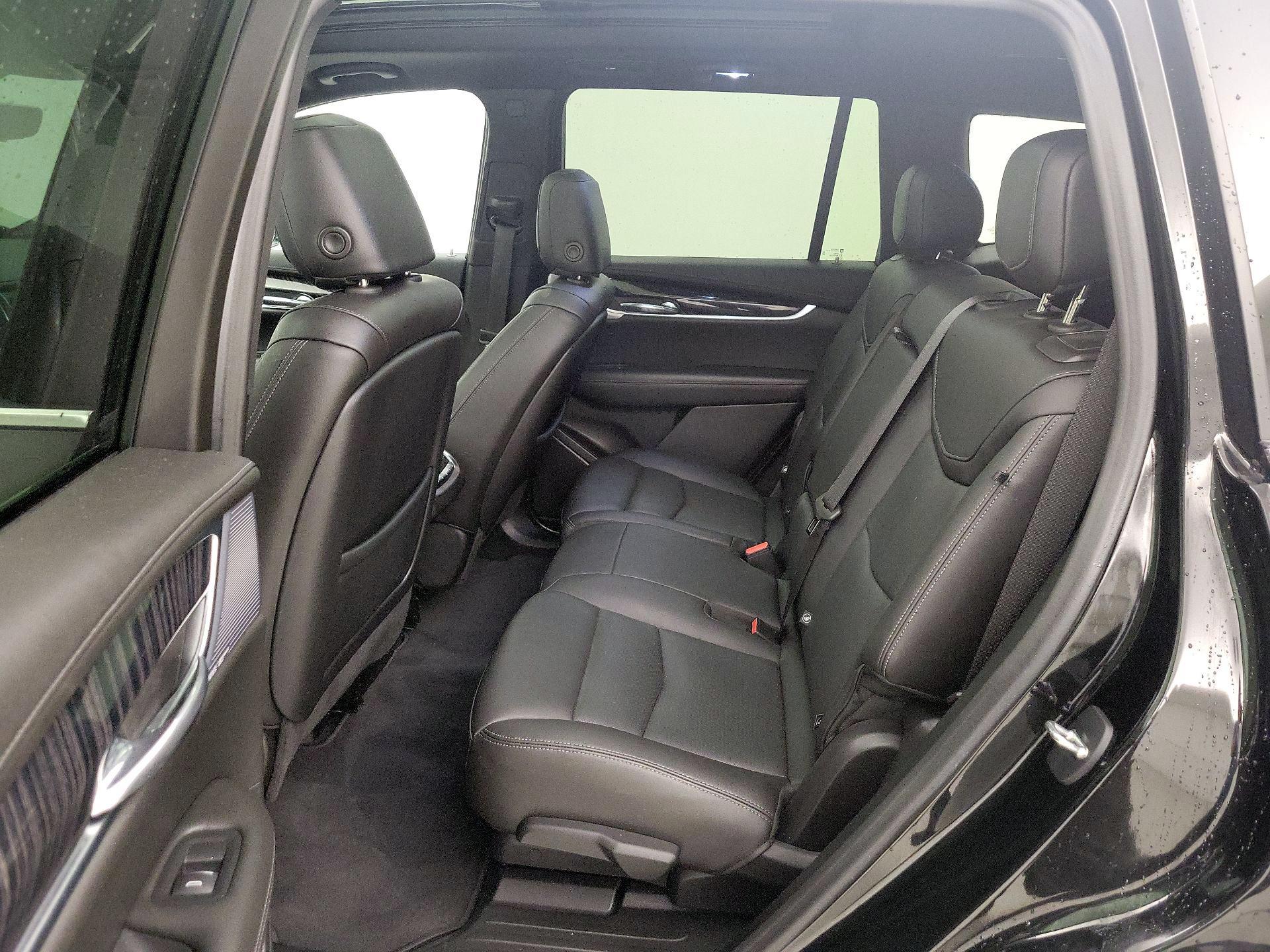 Thumbnail: 2023 Cadillac XT6 - 19