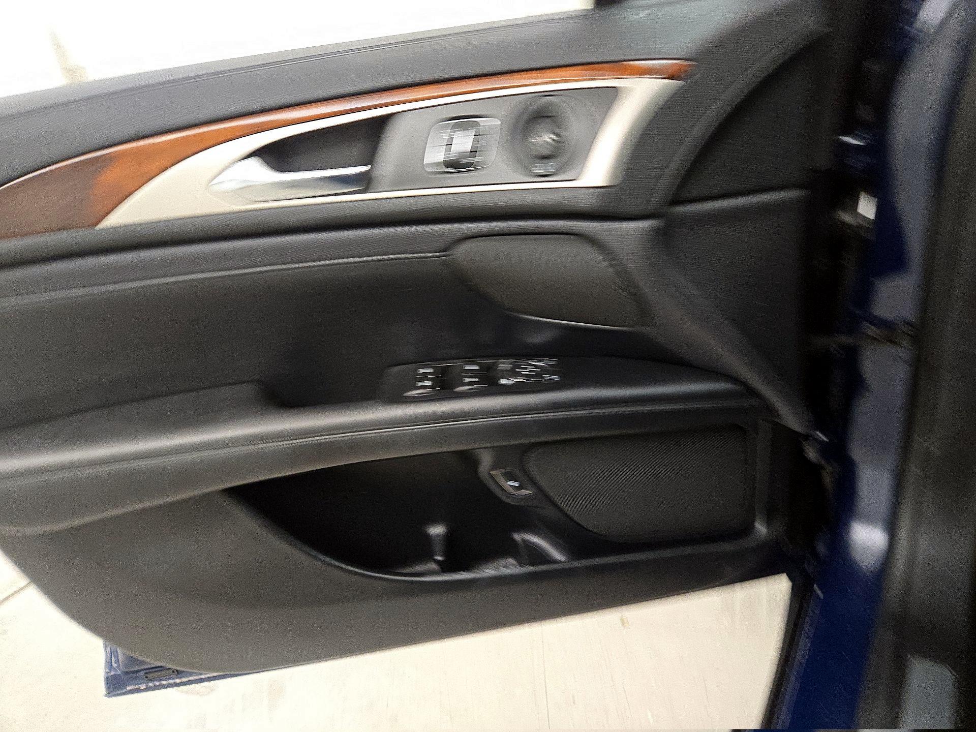 Thumbnail: 2020 Lincoln MKZ - 12