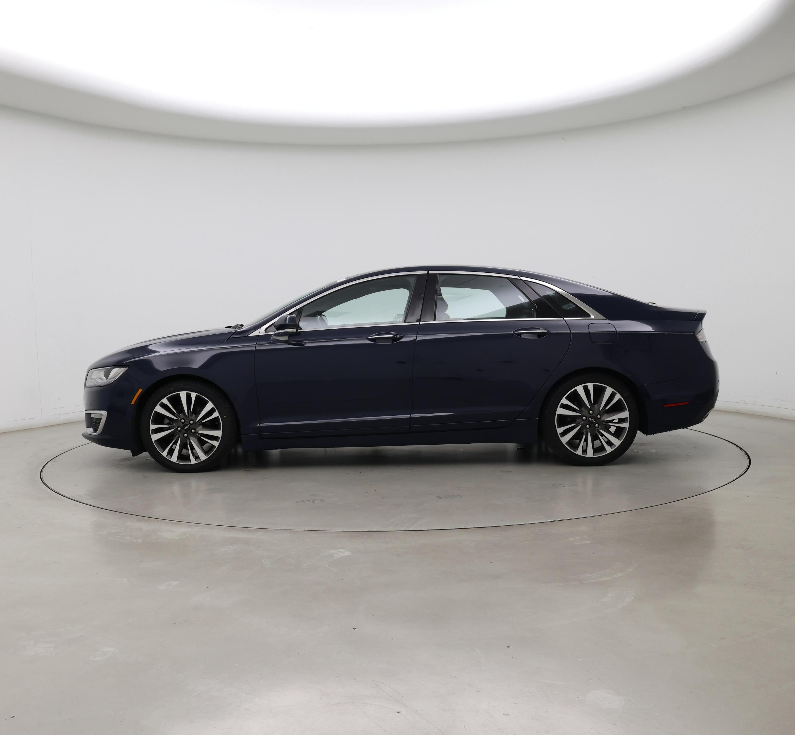 Thumbnail: 2020 Lincoln MKZ - 3