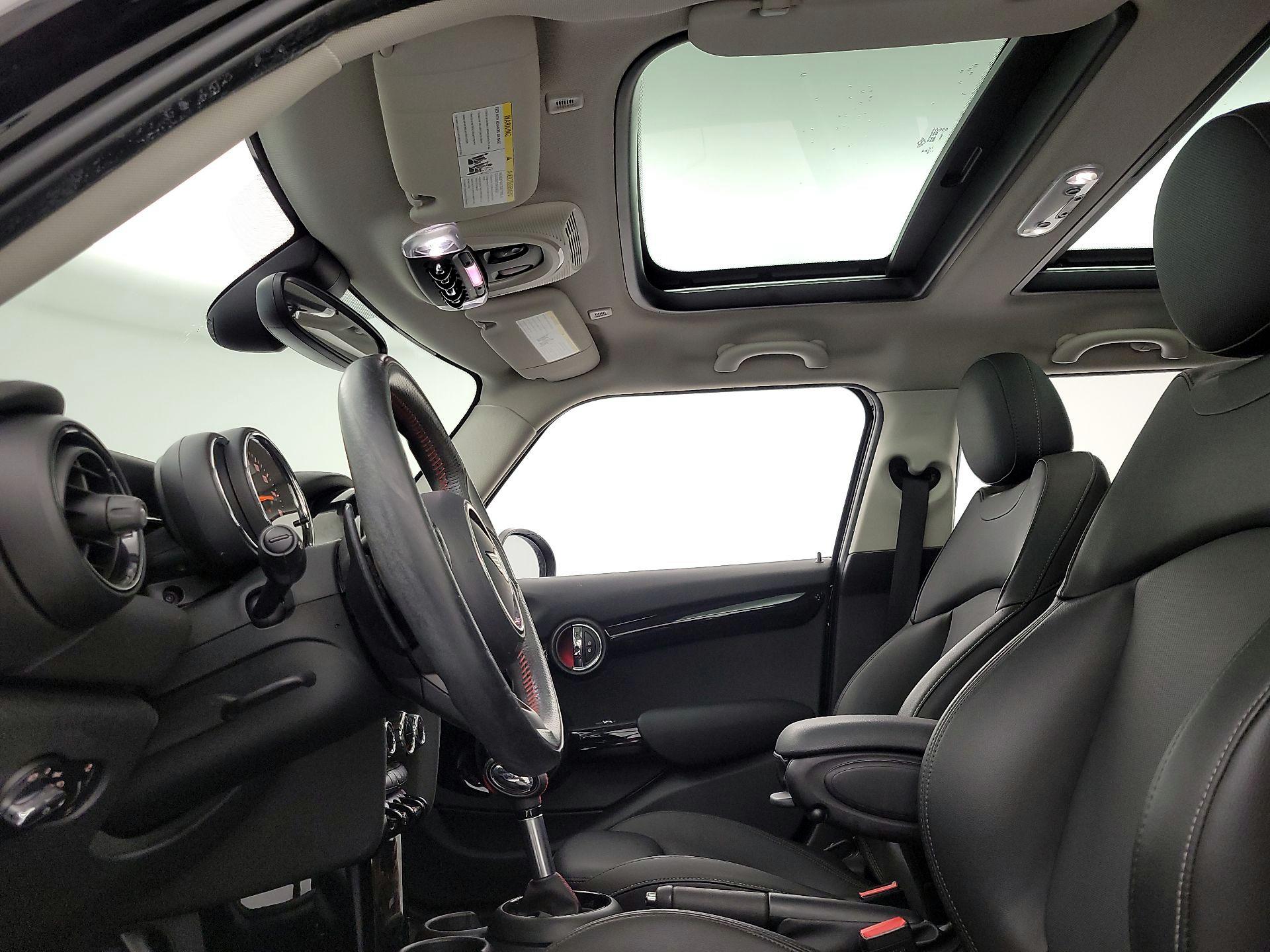 Thumbnail: 2019 MINI Cooper Hardtop - 17