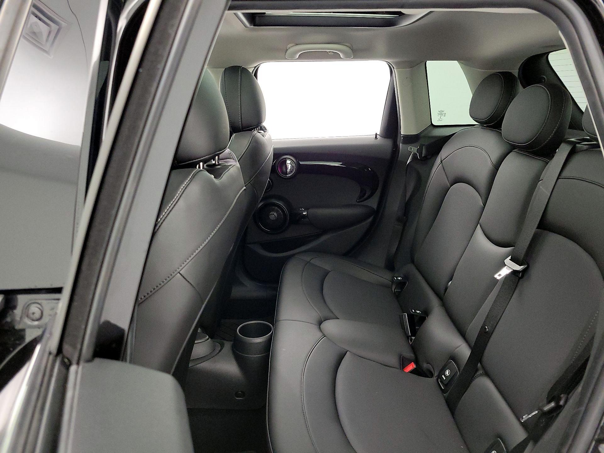 Thumbnail: 2019 MINI Cooper Hardtop - 18
