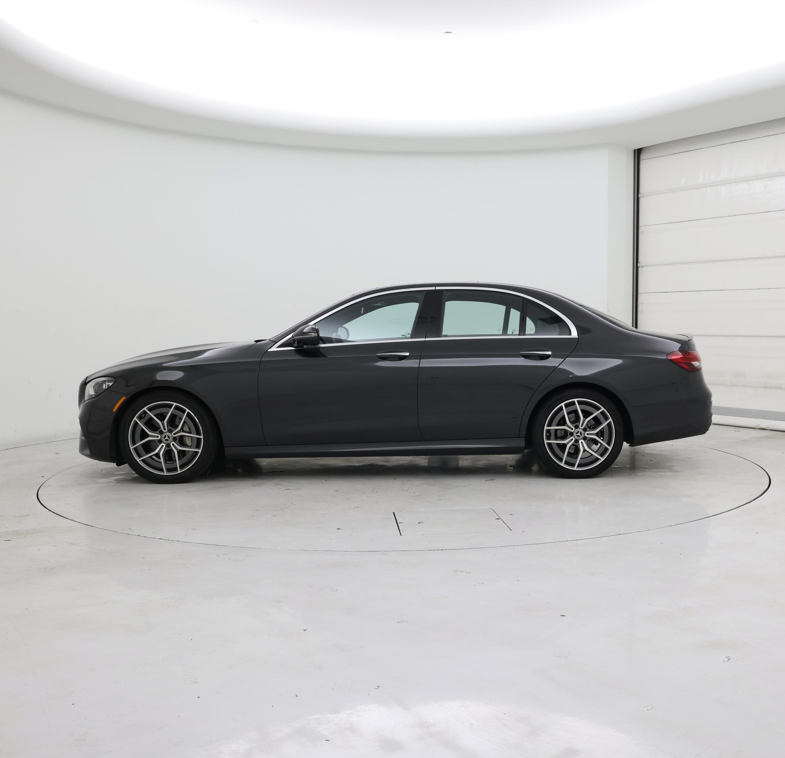 Thumbnail: 2022 Mercedes-Benz E-Class - 3