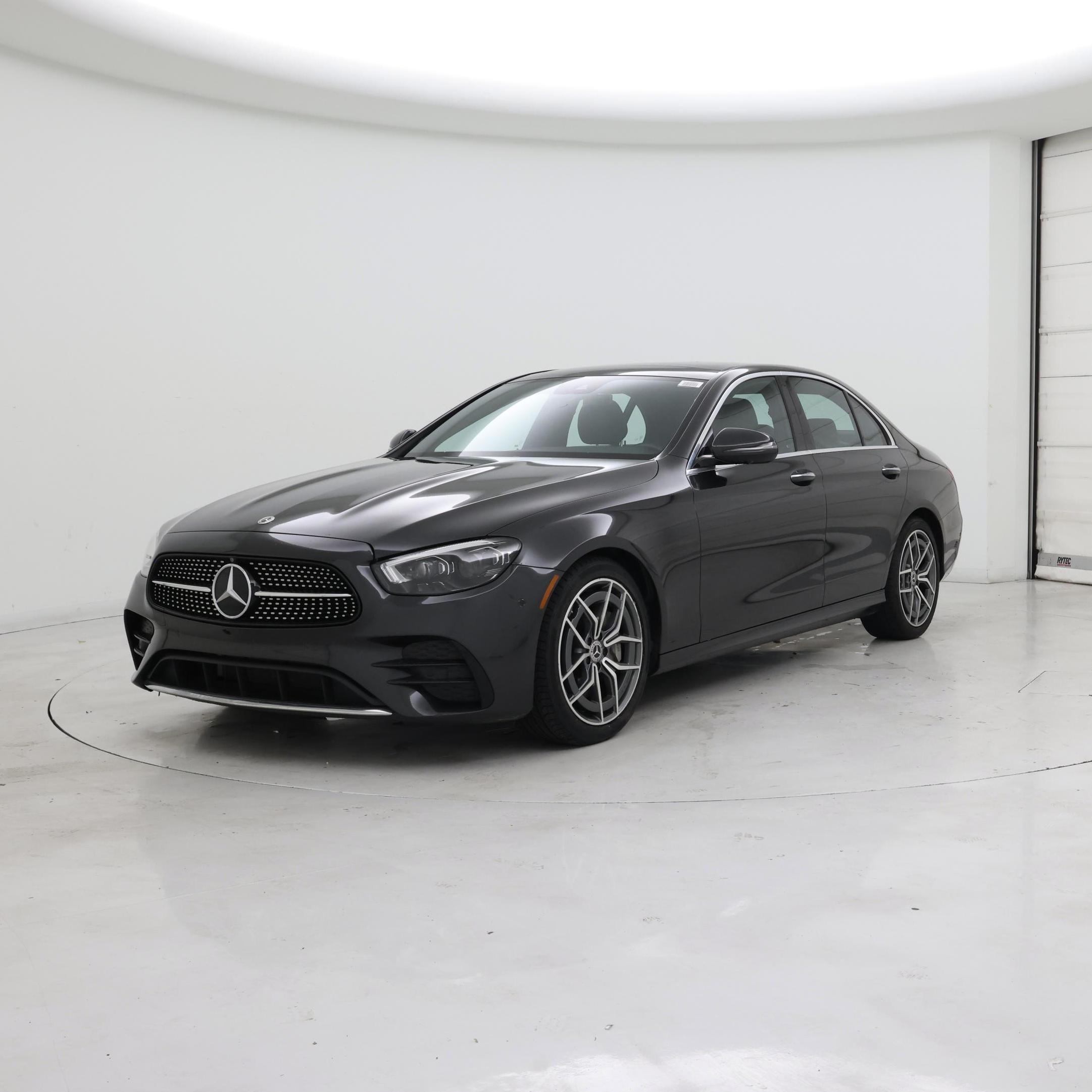 Thumbnail: 2022 Mercedes-Benz E-Class - 4