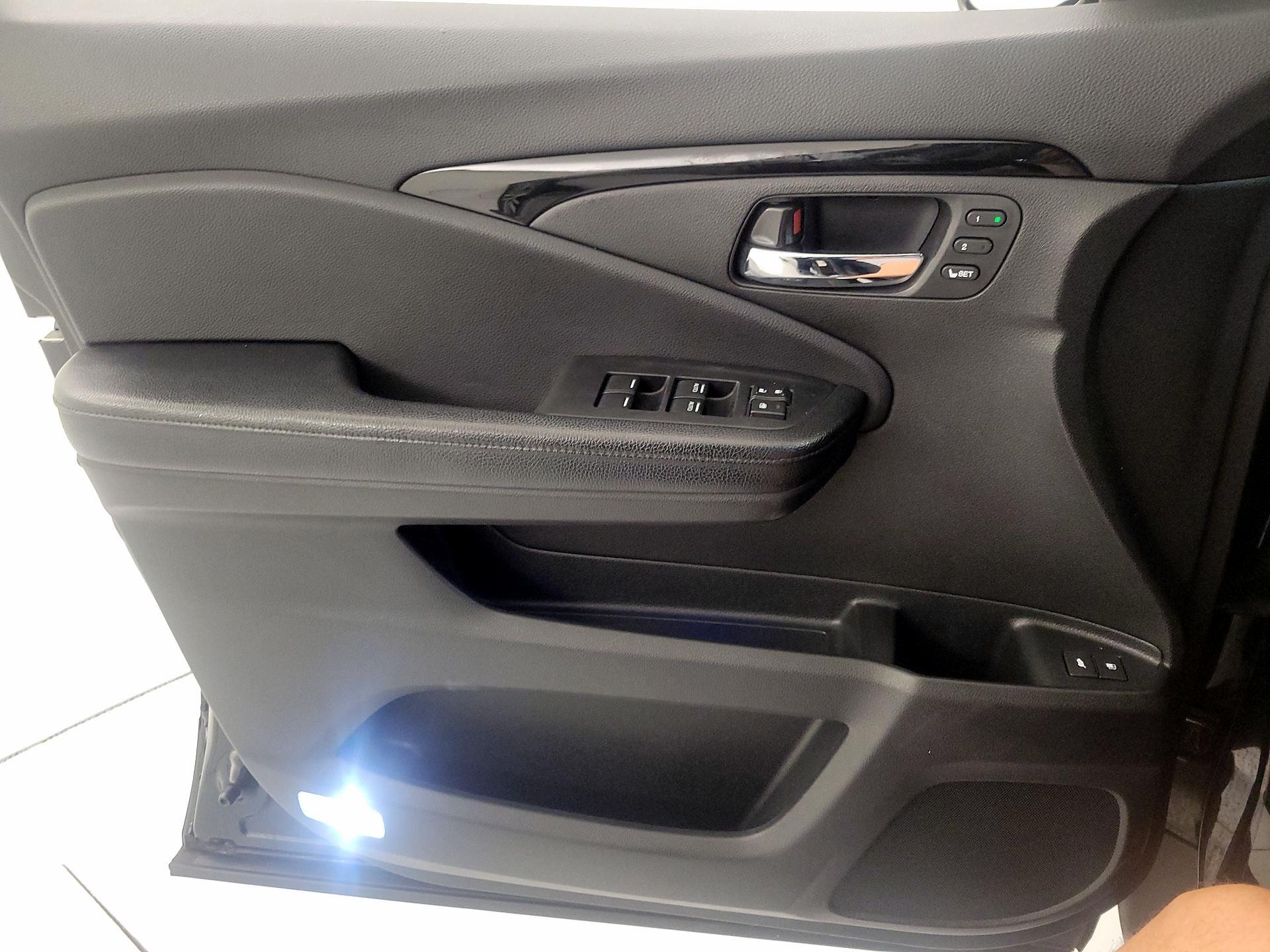 Thumbnail: 2016 Honda Pilot - 12