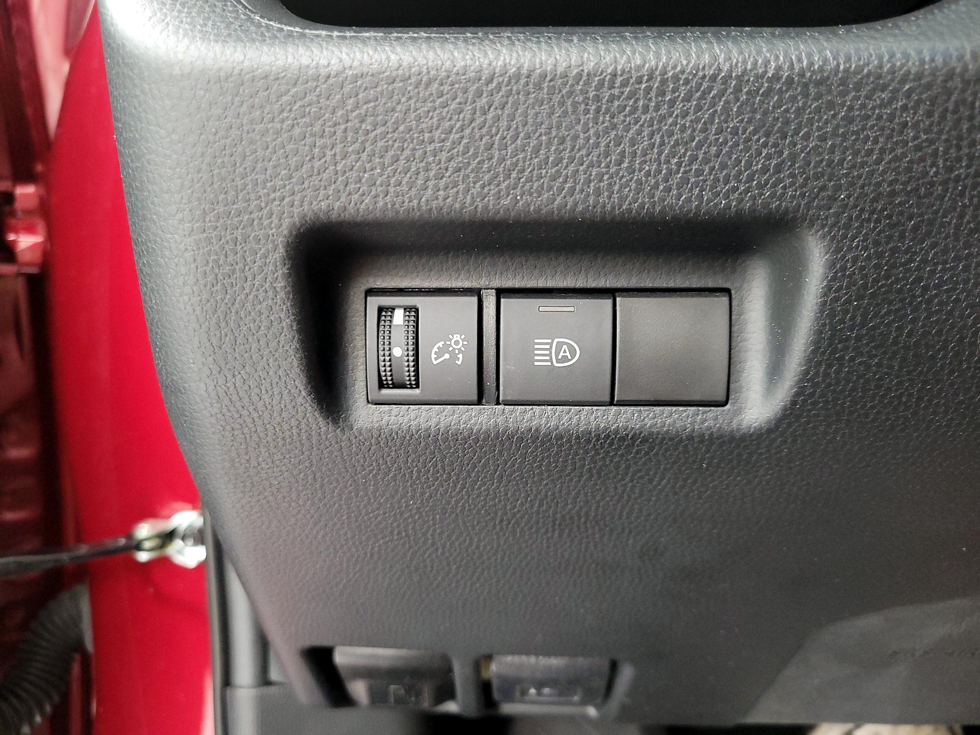 Thumbnail: 2021 Toyota RAV4 - 11