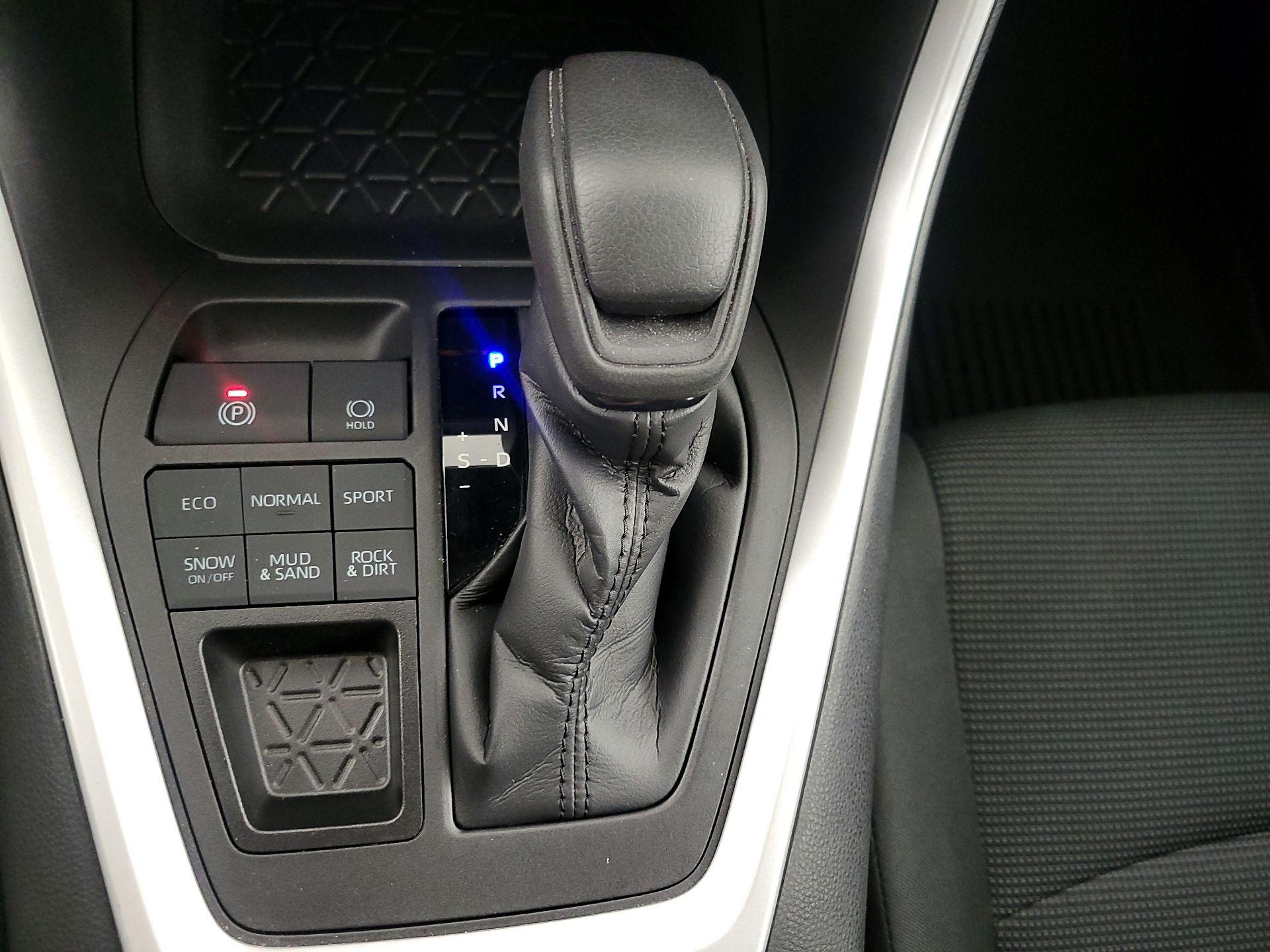 Thumbnail: 2021 Toyota RAV4 - 15